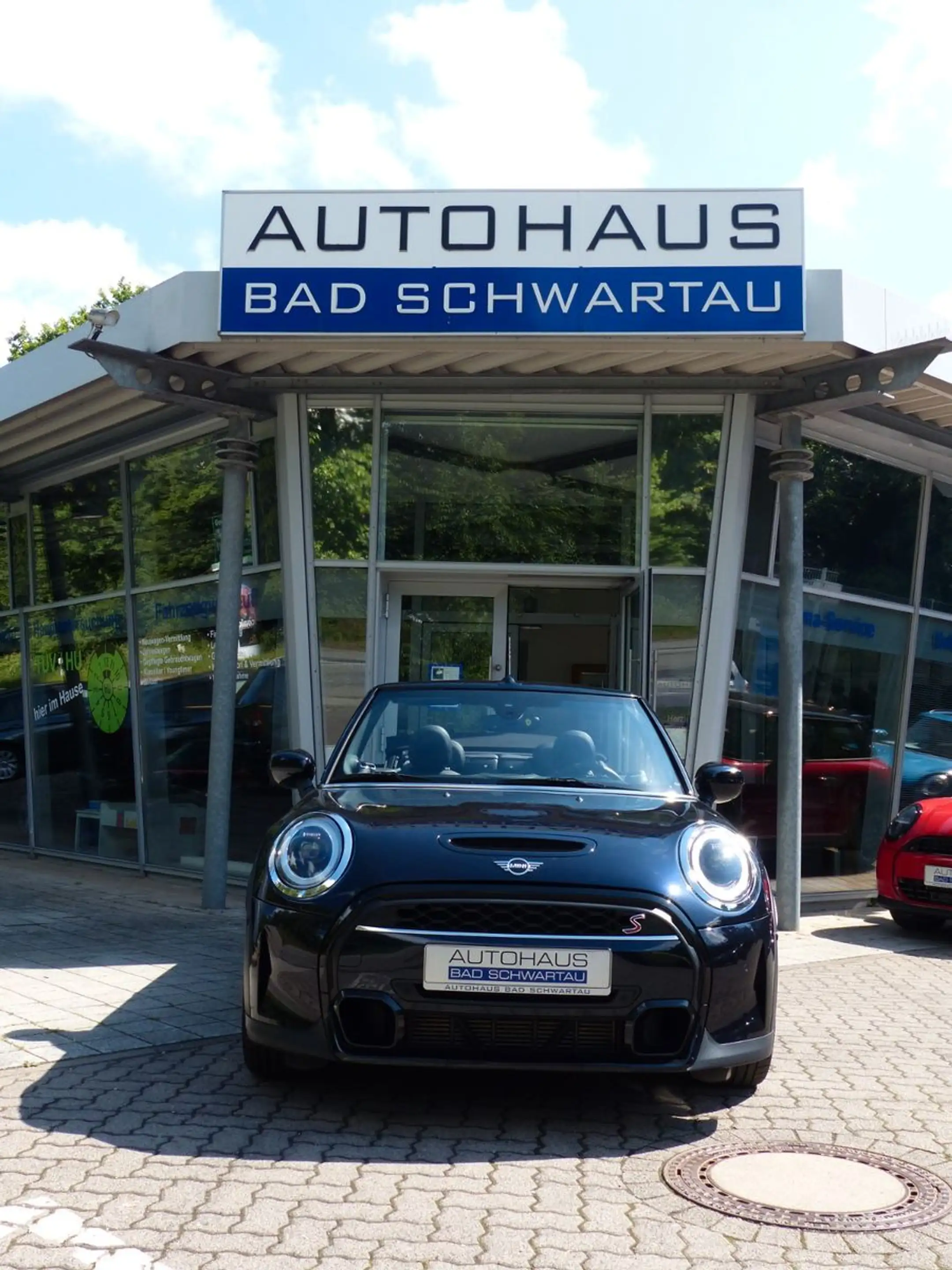 MINI Cooper S Cabrio Aut., MINI Yours, Premium Plus — photo 3