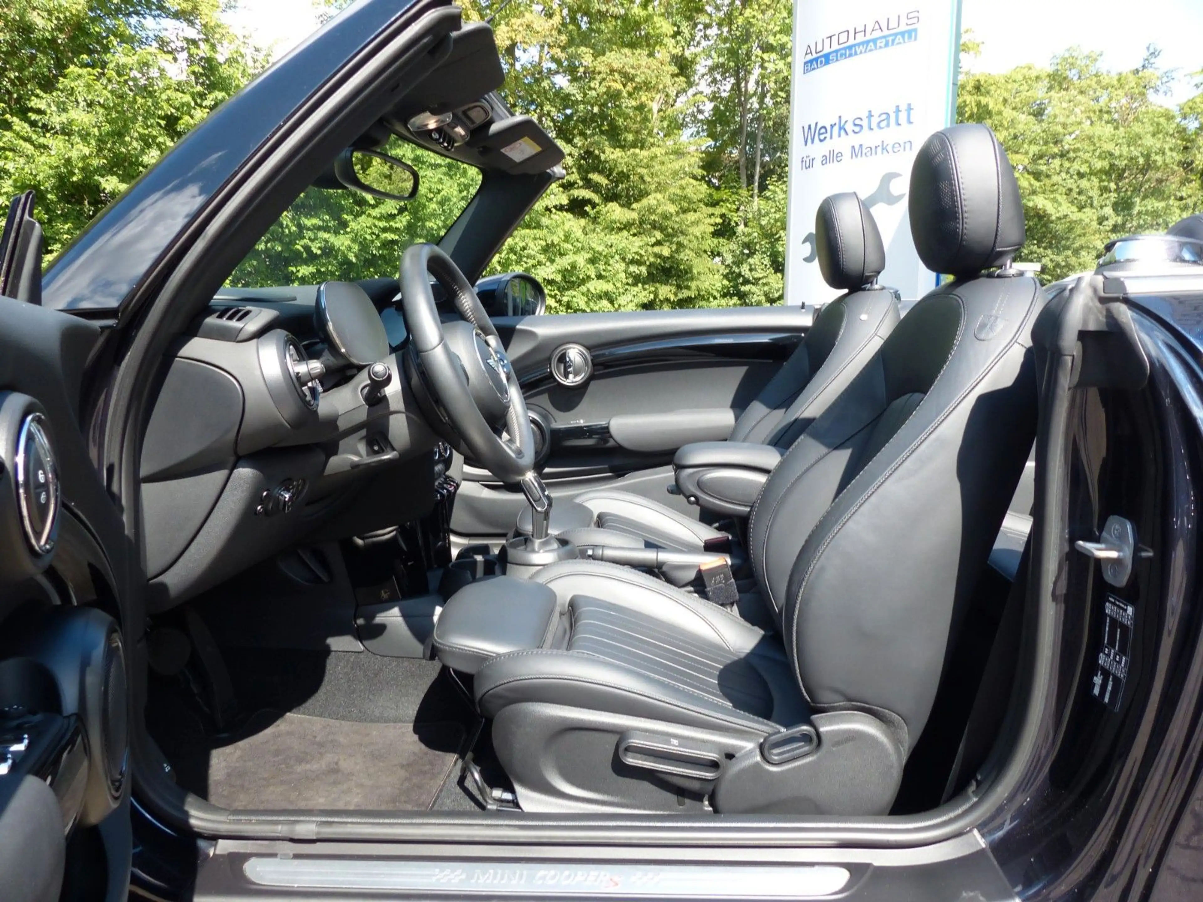 MINI Cooper S Cabrio Aut., MINI Yours, Premium Plus — photo 12