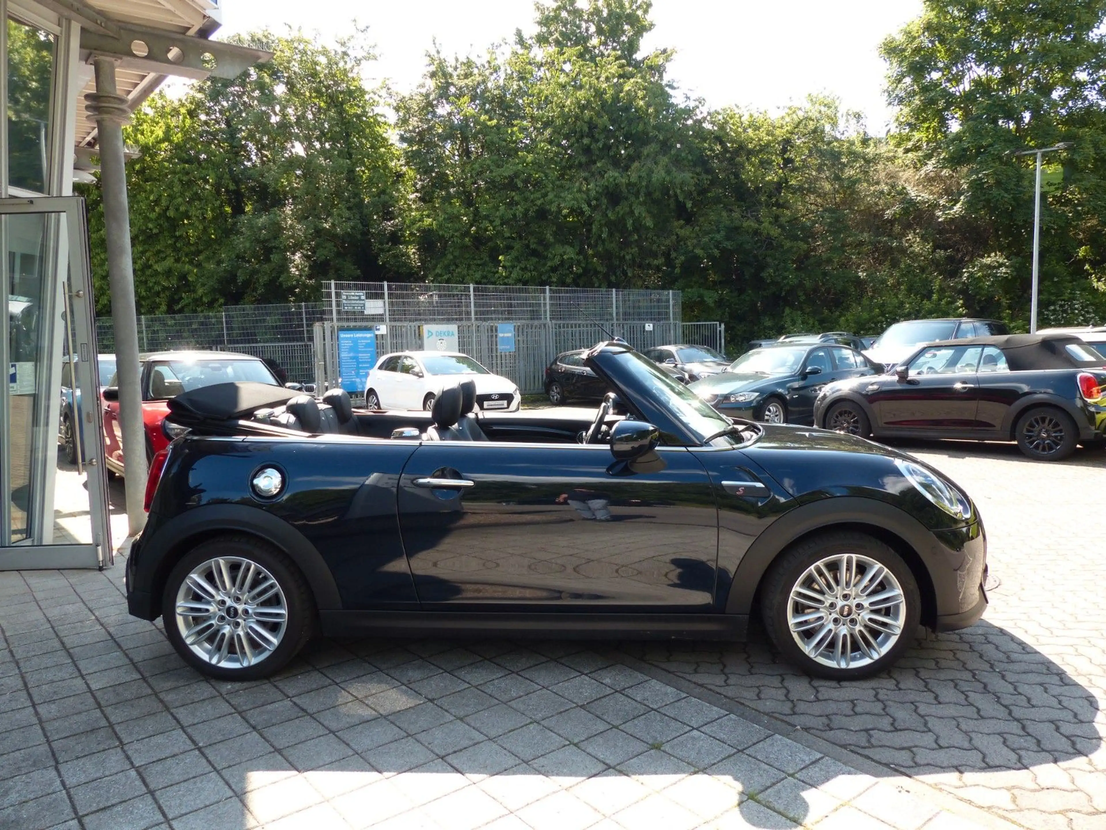 MINI Cooper S Cabrio Aut., MINI Yours, Premium Plus — photo 2