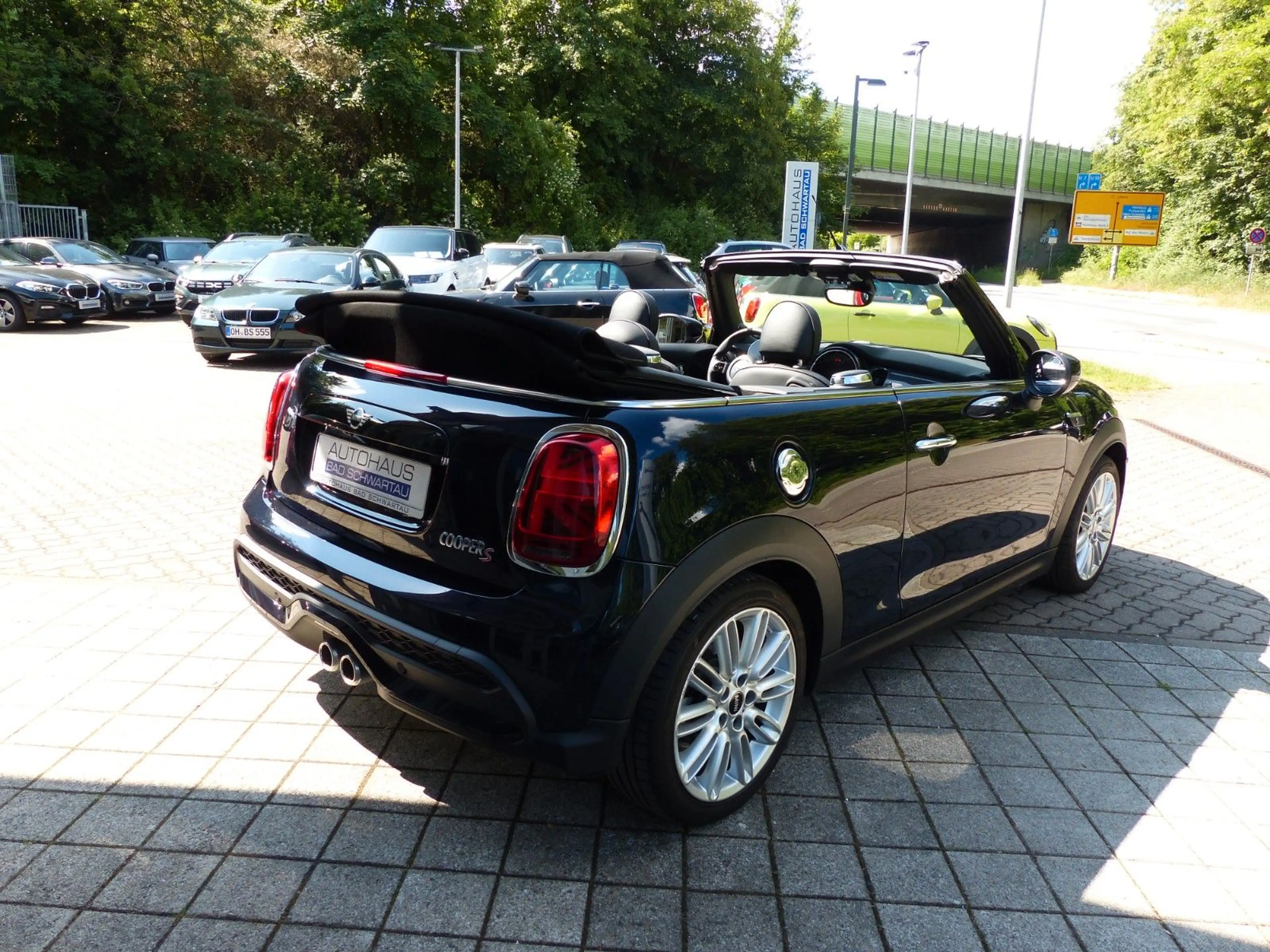 MINI Cooper S Cabrio Aut., MINI Yours, Premium Plus — photo 9