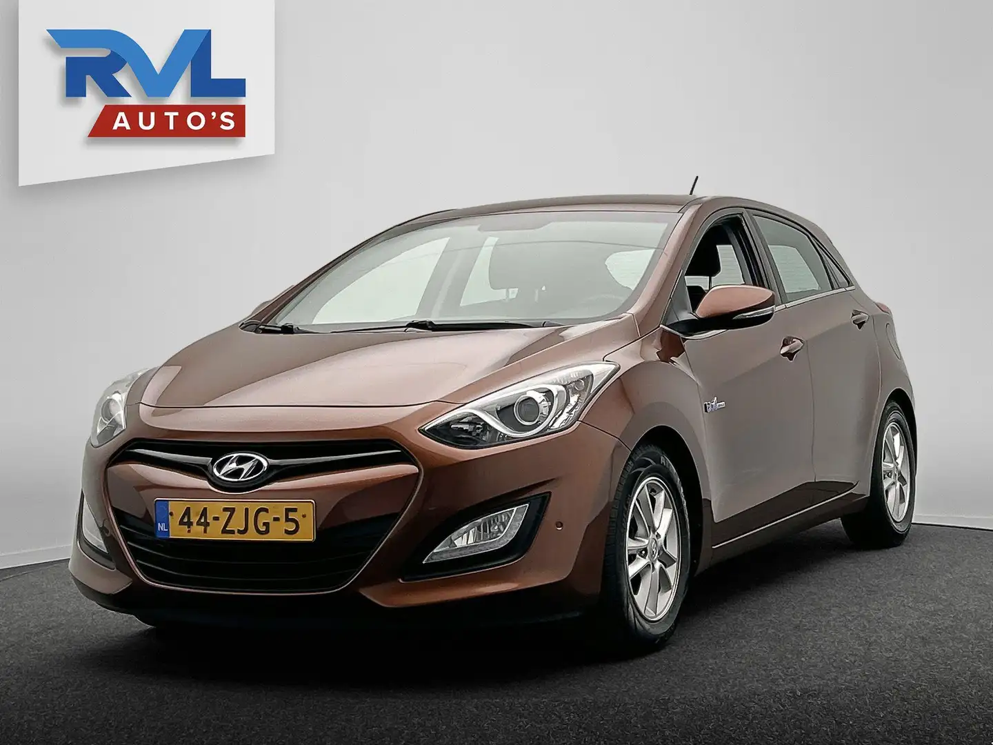Hyundai i30 1.6 GDI Business Edition Navigatie Climate Control Bruin - 1