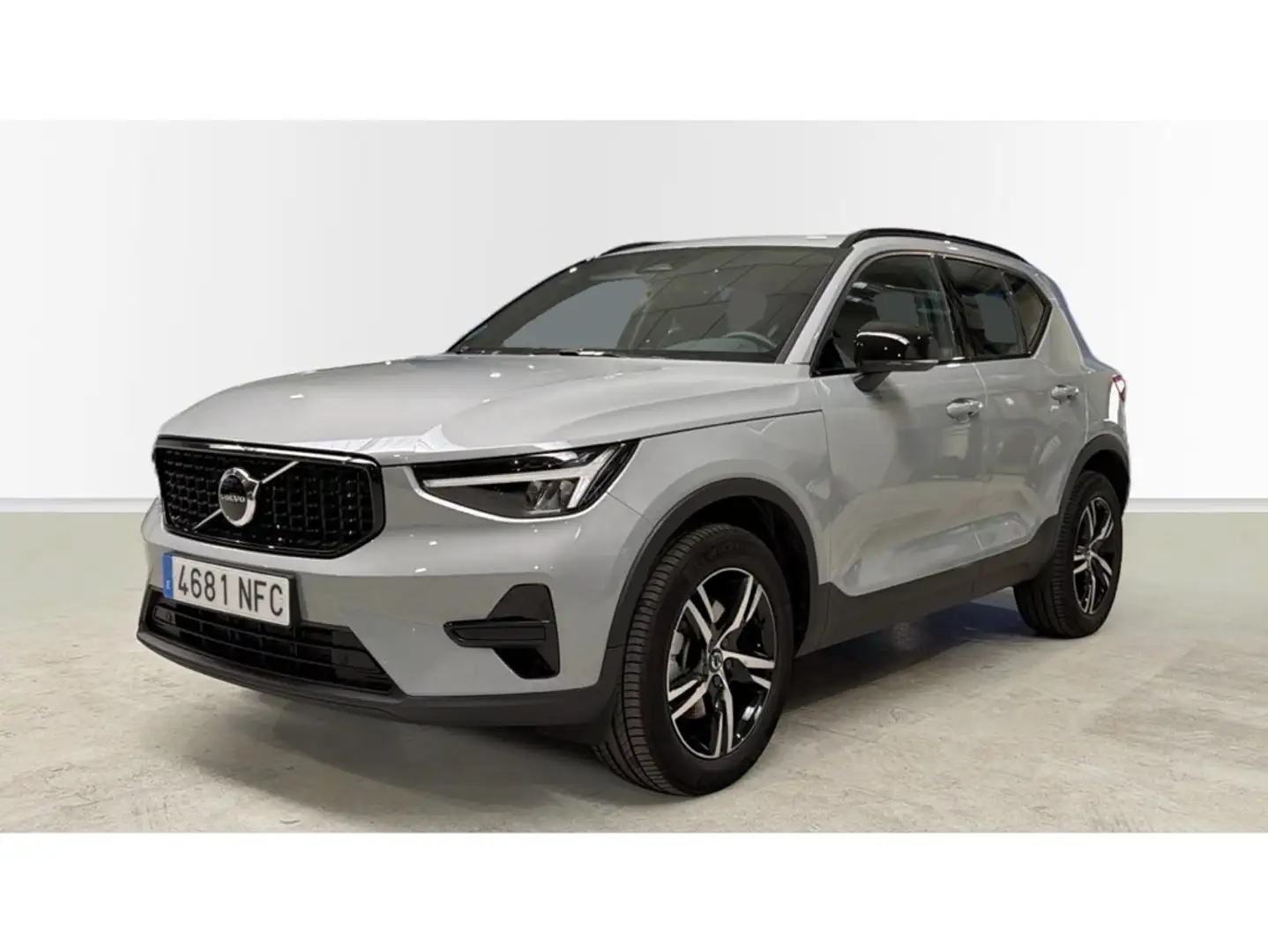 Volvo XC40 B3 Plus Aut. Gris - 1