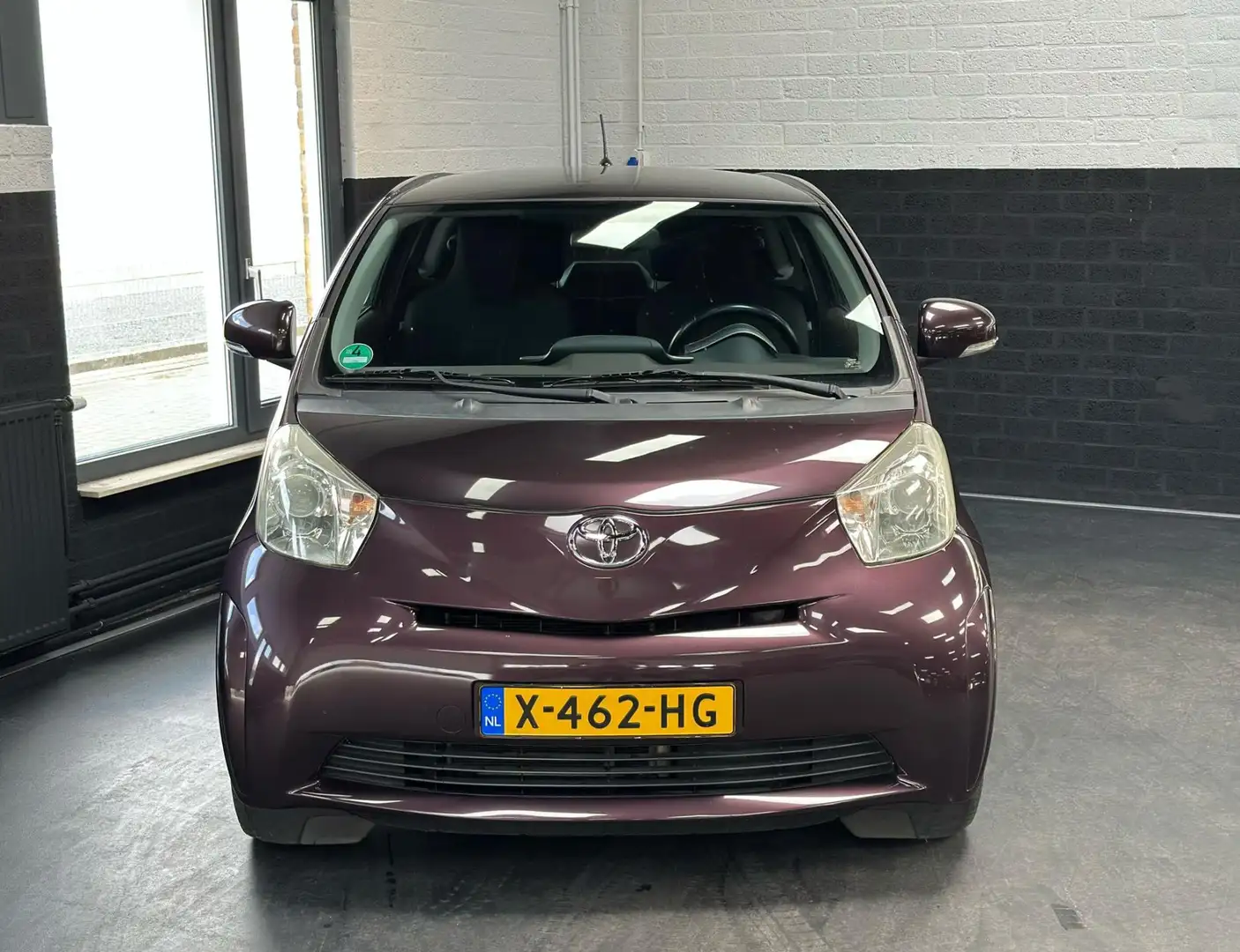 Toyota iQ 1.0 VVTi Comfort, Airco, Keyless, Lage Km Stand. Z Fialová - 2