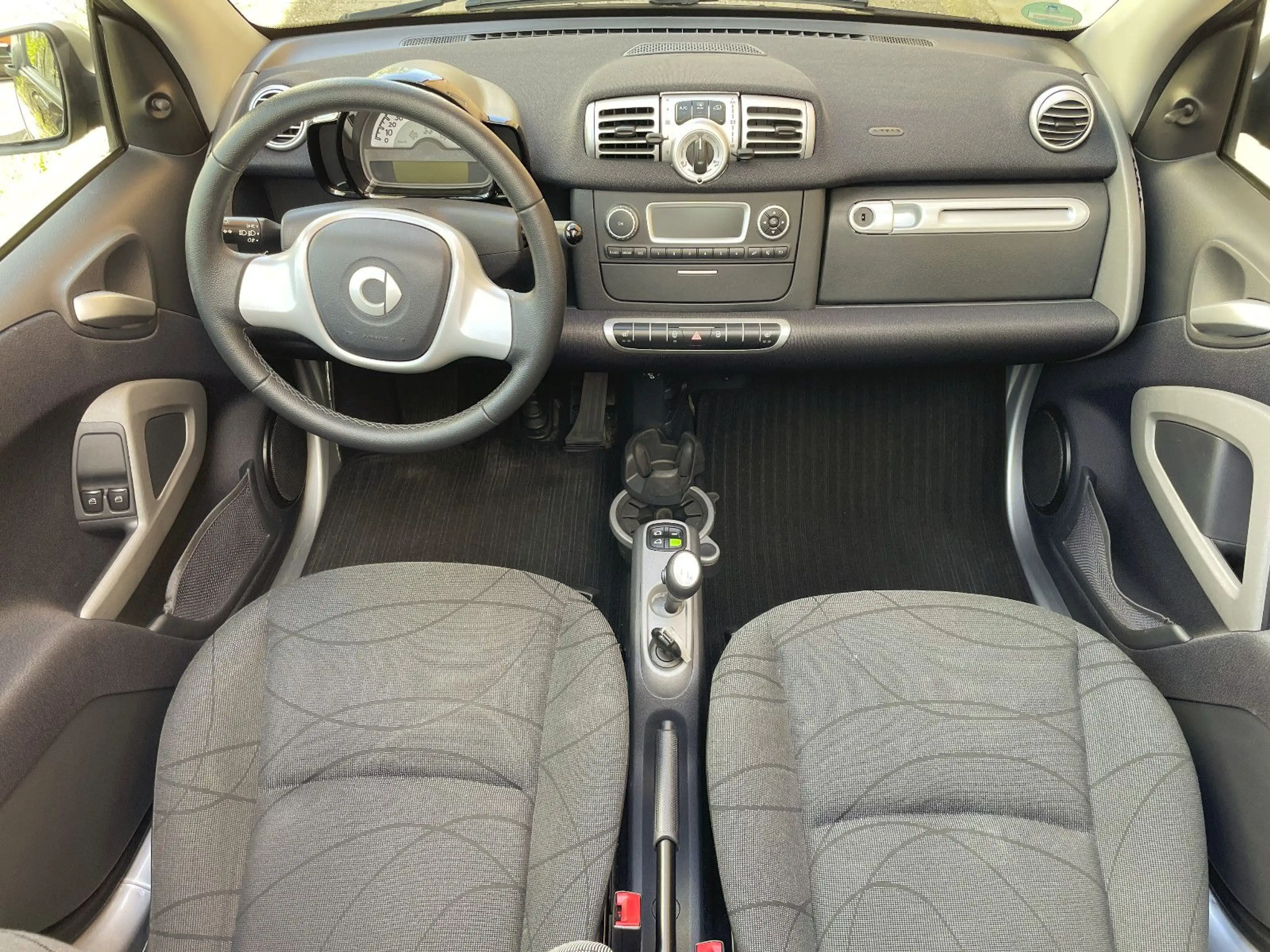 smart forTwo fortwo cabrio Micro Hybrid Drive 52 kW — photo 15