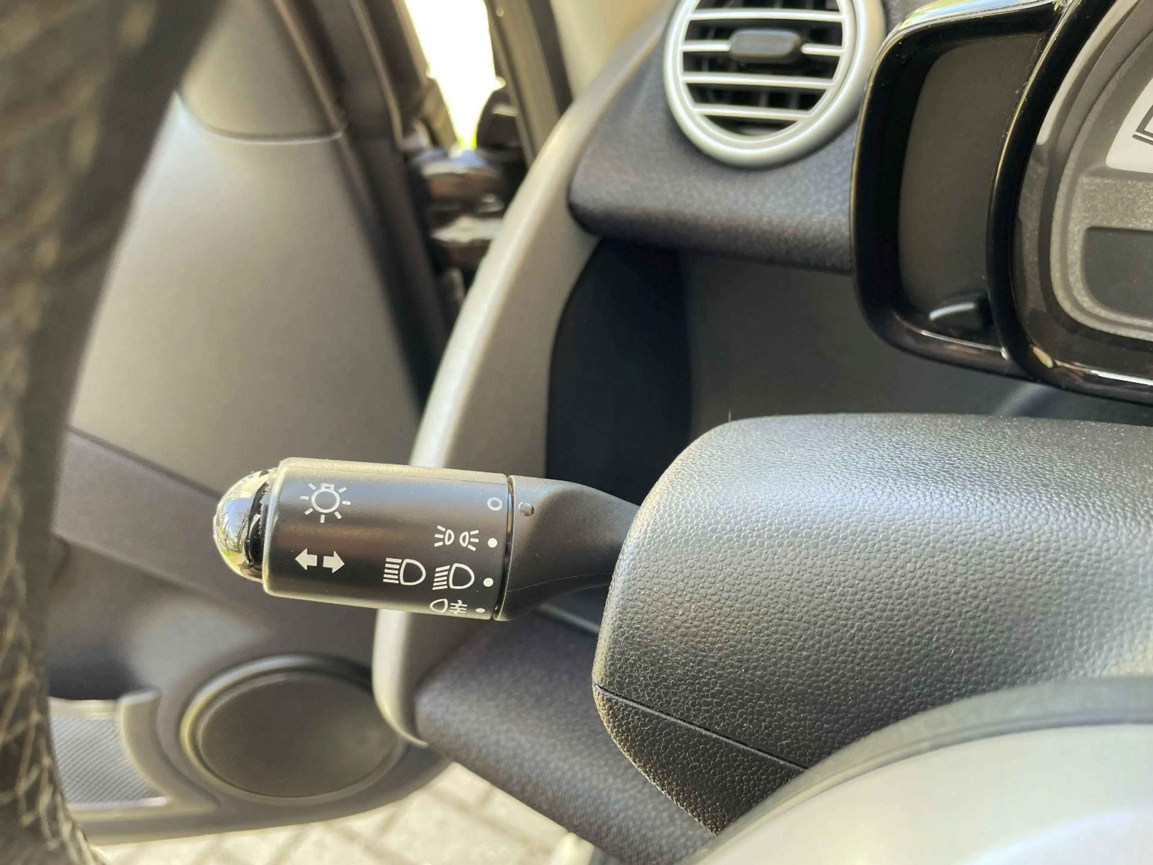 smart forTwo fortwo cabrio Micro Hybrid Drive 52 kW — photo 20