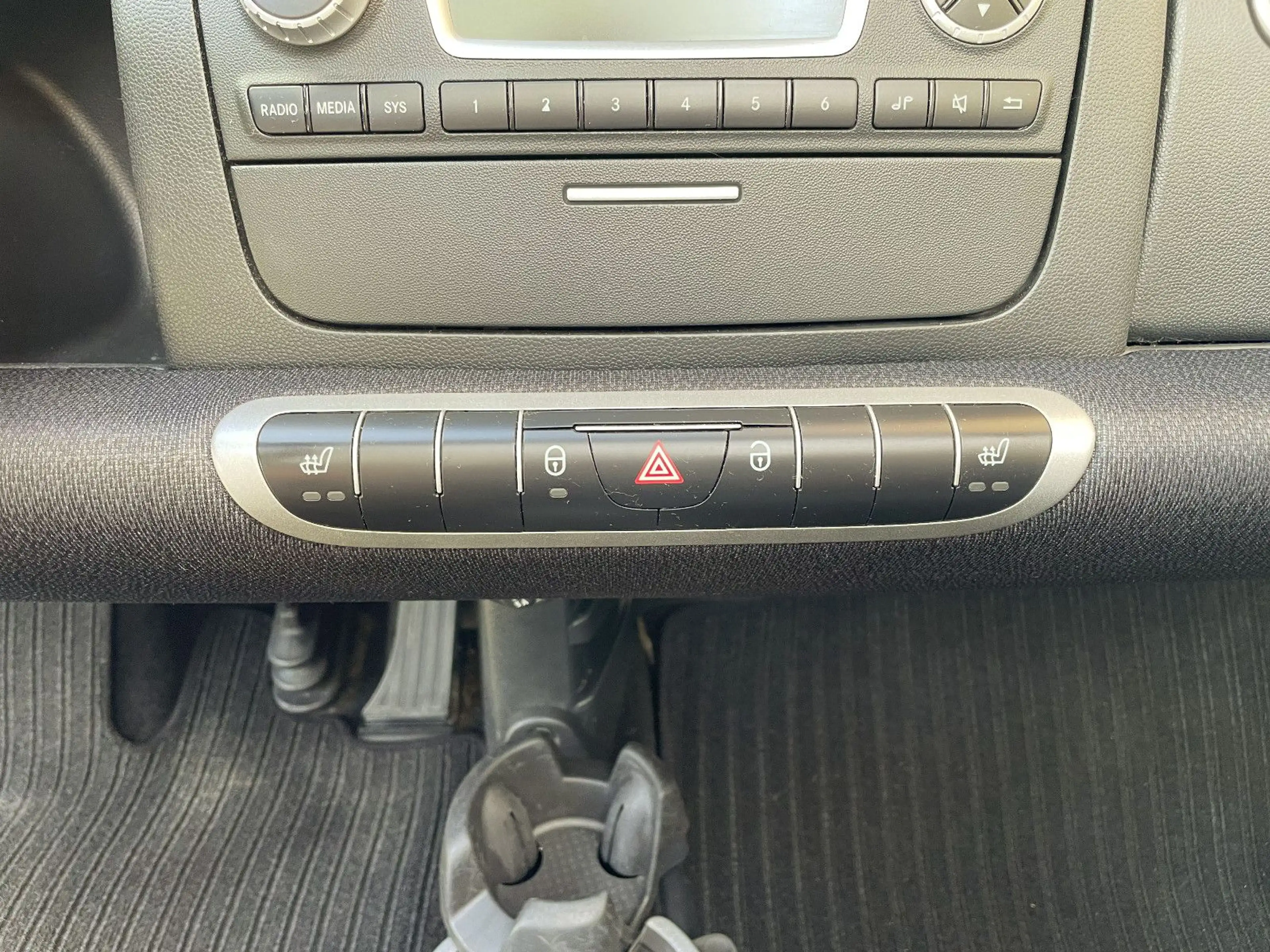 smart forTwo fortwo cabrio Micro Hybrid Drive 52 kW — photo 23