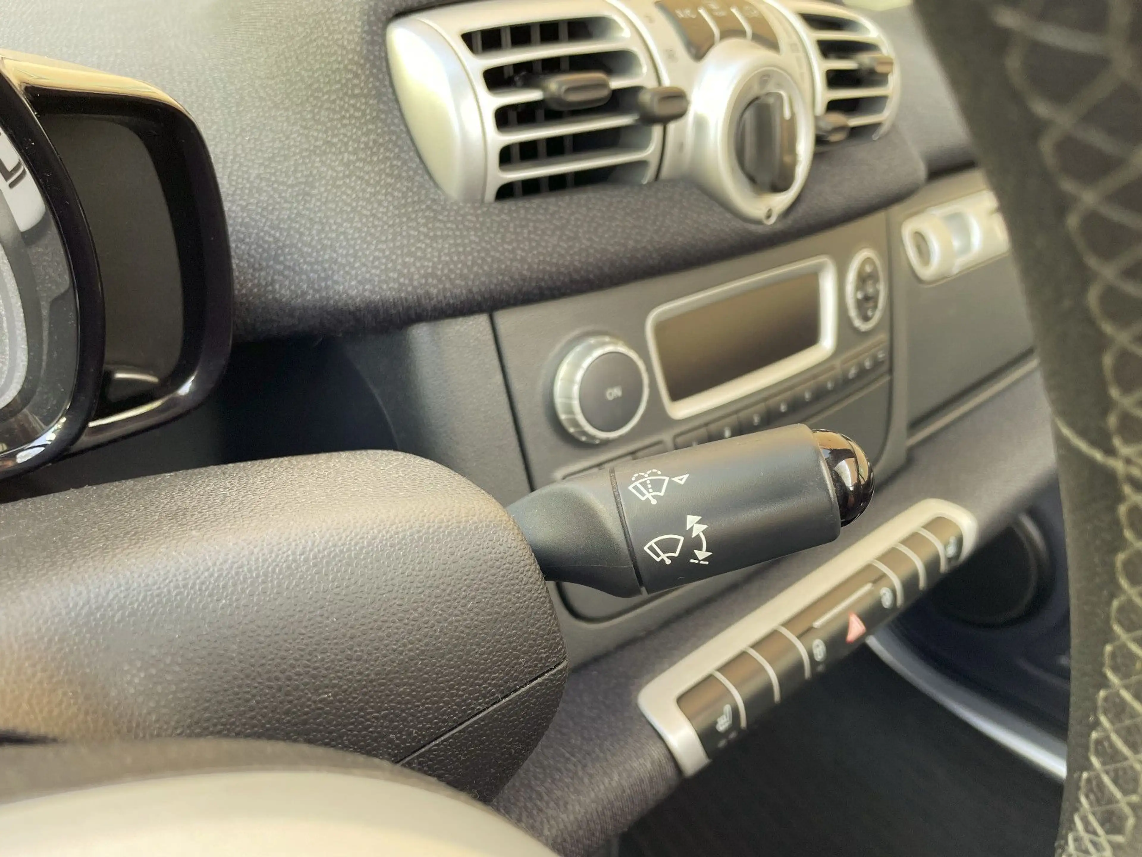 smart forTwo fortwo cabrio Micro Hybrid Drive 52 kW — photo 21