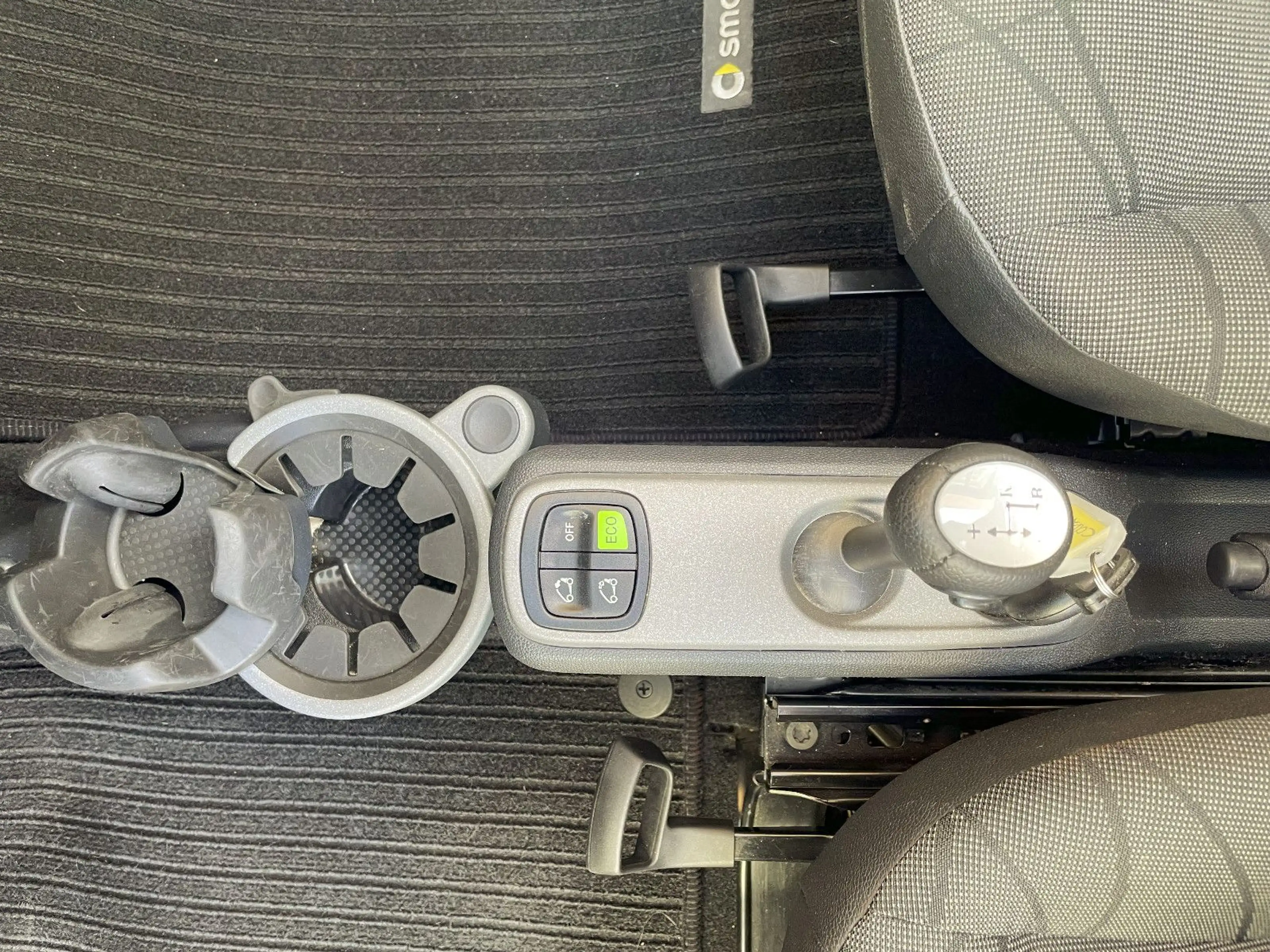 smart forTwo fortwo cabrio Micro Hybrid Drive 52 kW — photo 24