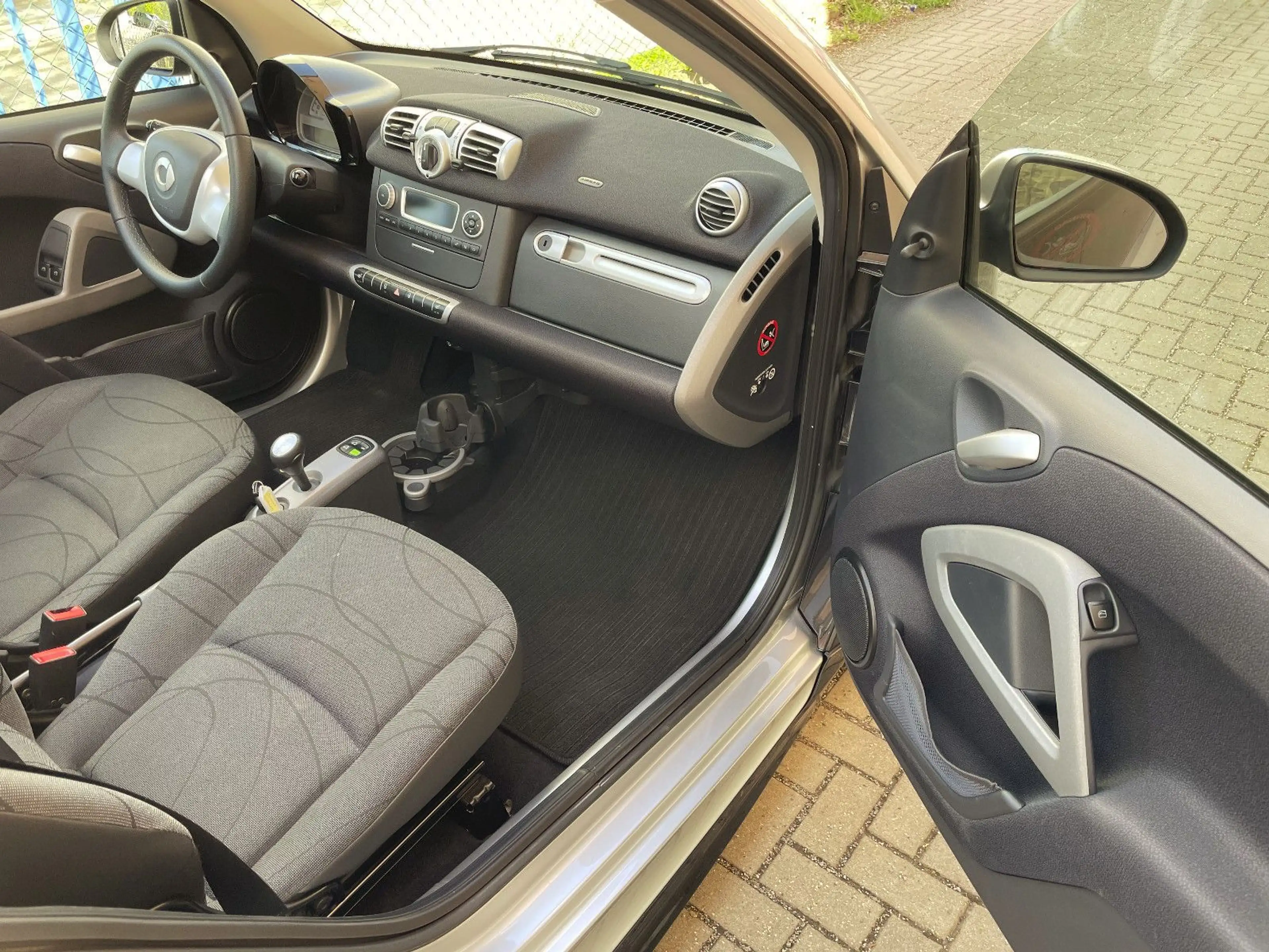 smart forTwo fortwo cabrio Micro Hybrid Drive 52 kW — photo 12