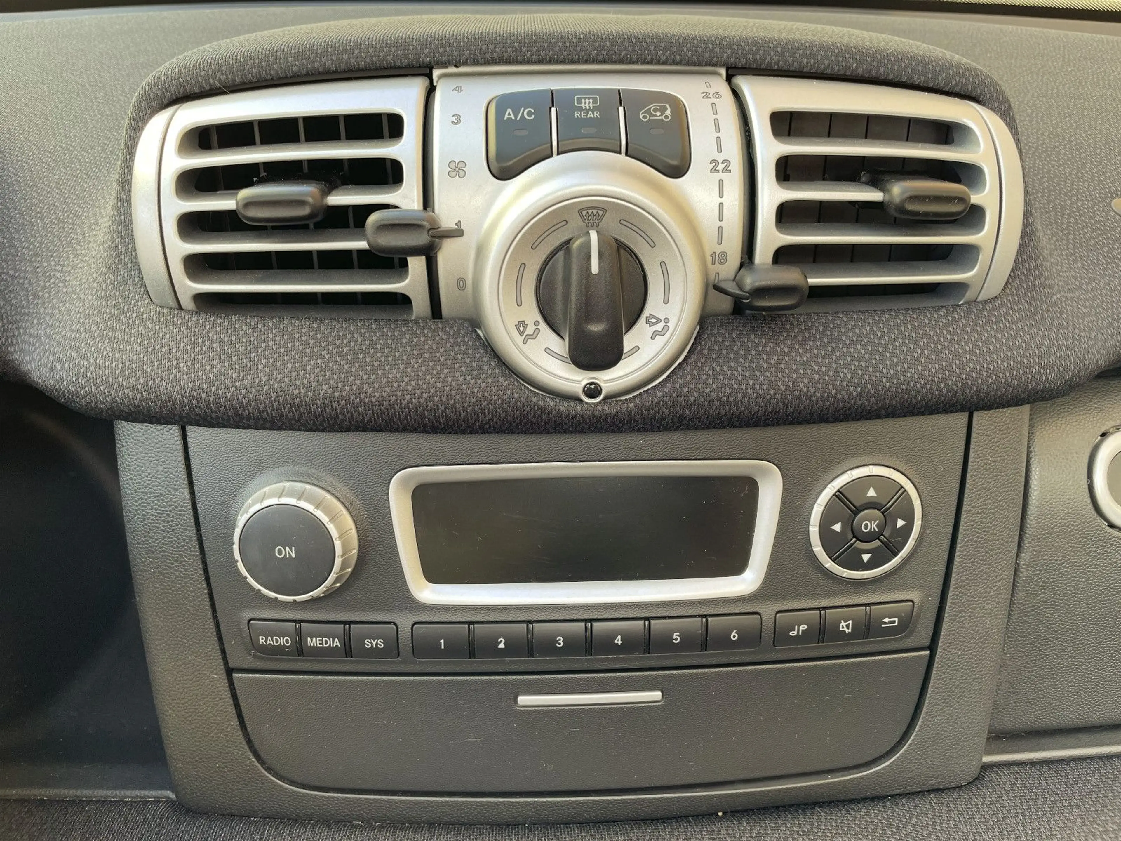 smart forTwo fortwo cabrio Micro Hybrid Drive 52 kW — photo 22