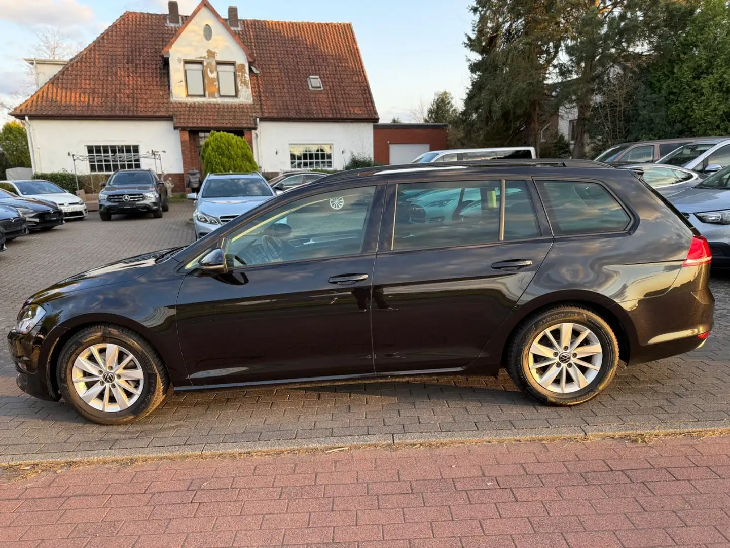 Volkswagen Golf VII 1.6 Trendline*1.Hd*DSG*Navi*PDC*AC* Noir - 1