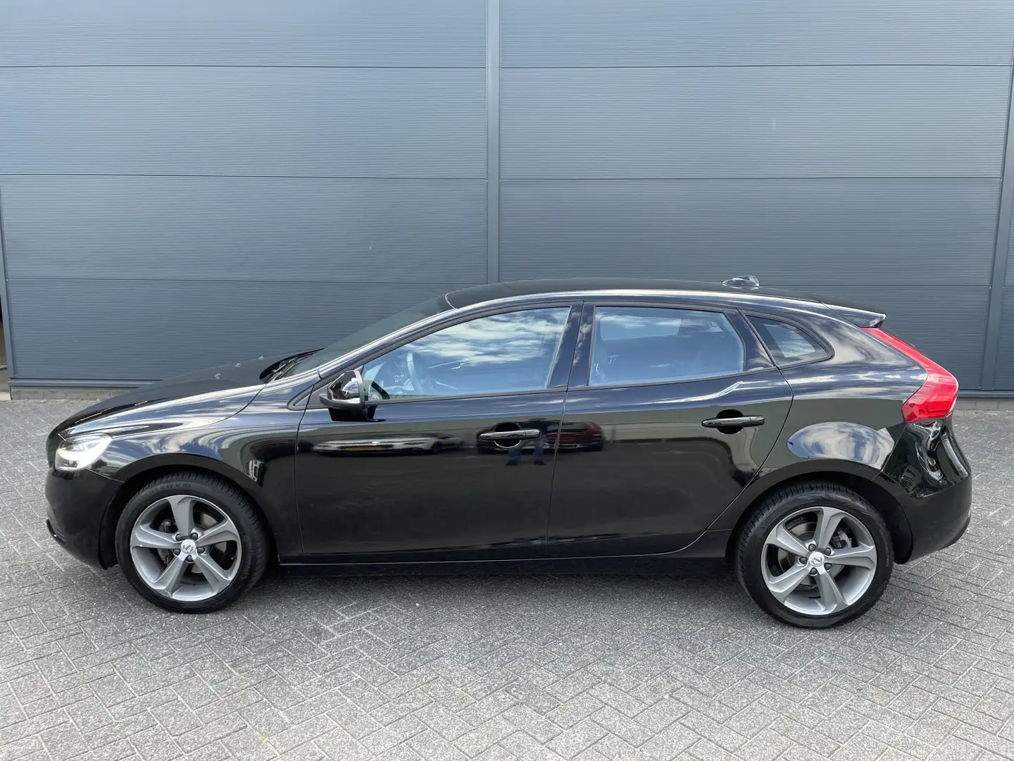 Volvo V40 2.0 D2 Luxury (Camera - LED - Stoelverwarming - Pa Negro - 2