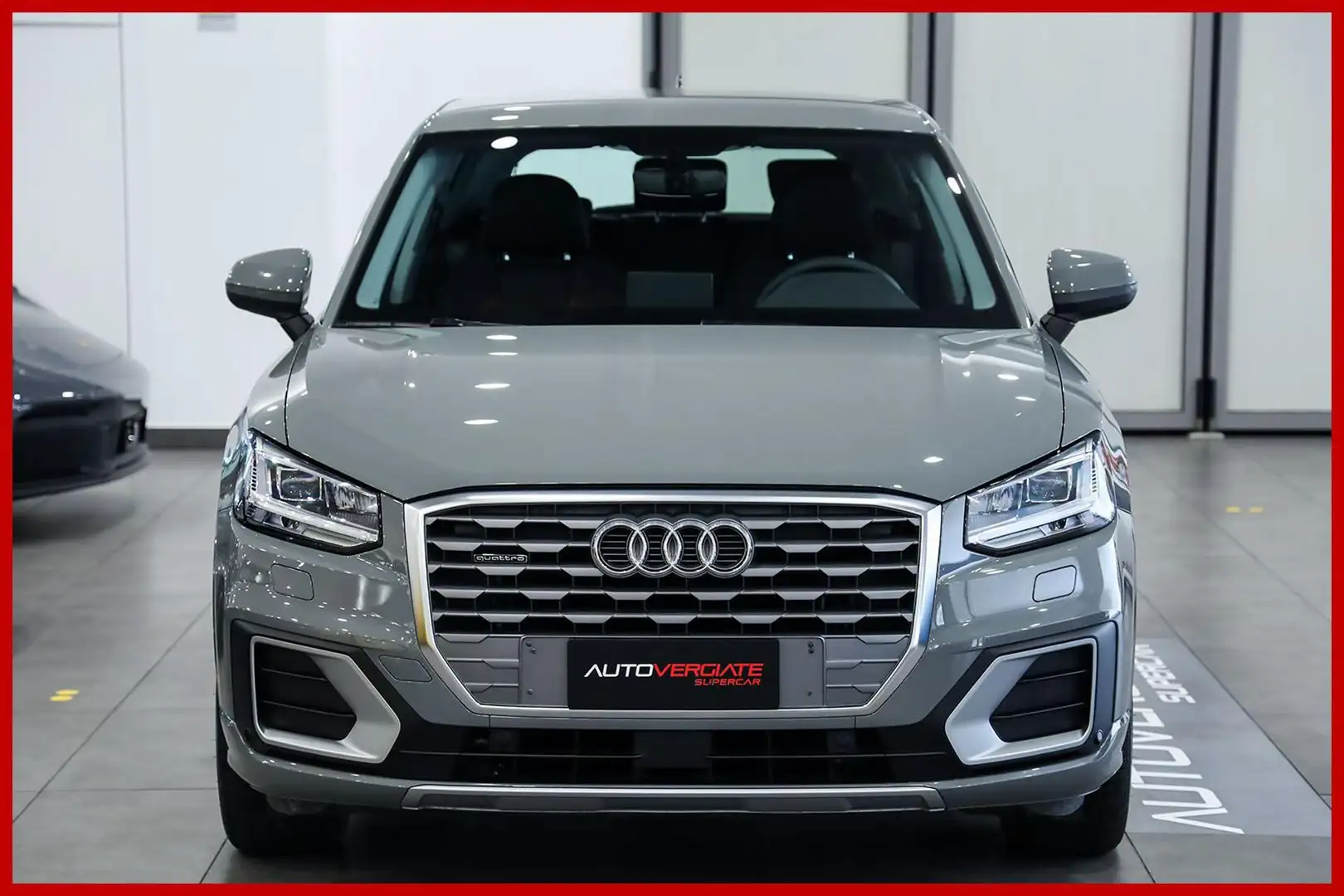 Audi Q2 35 TDI quattro S tronic Business Plus Gris - 2