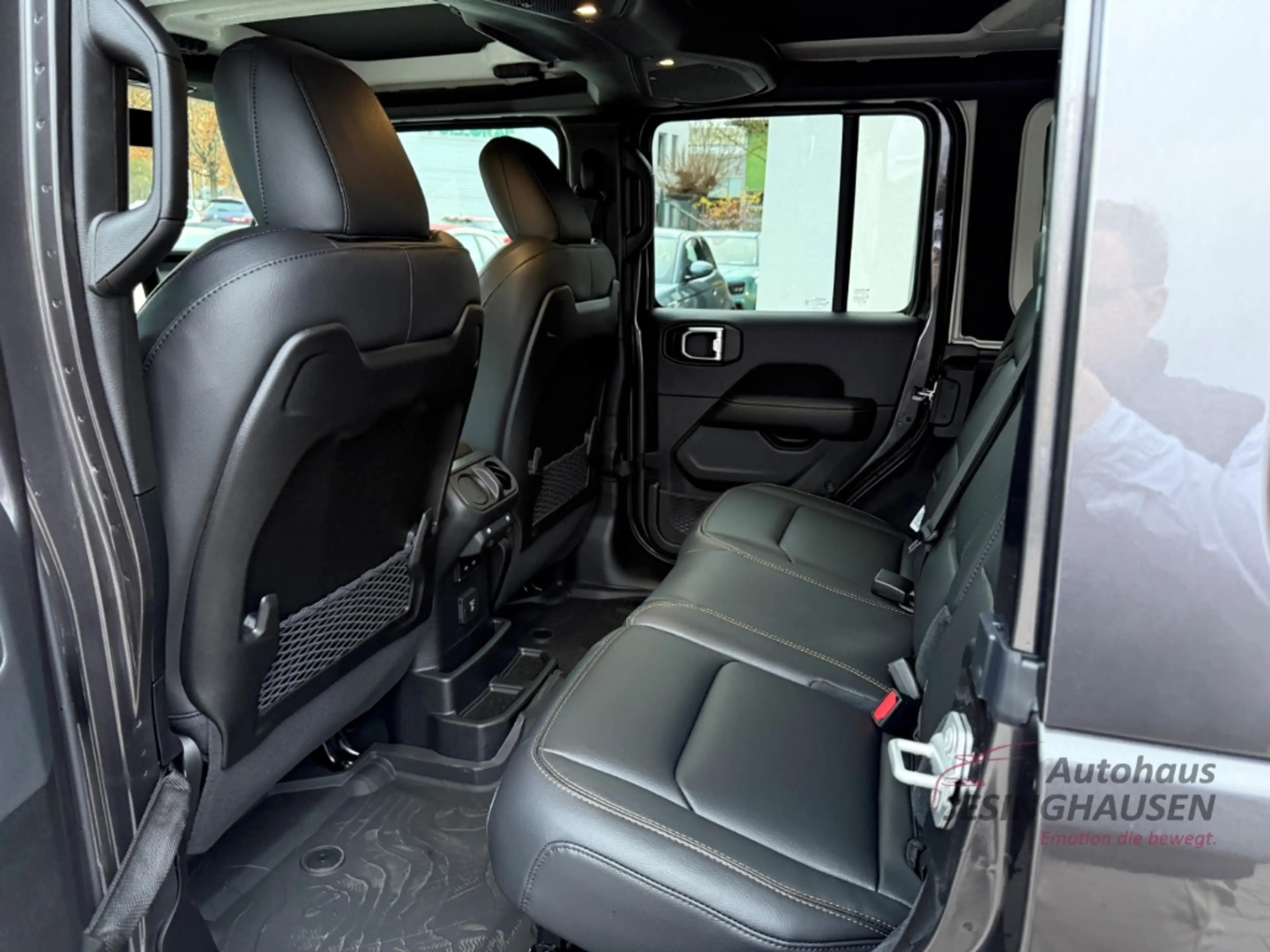 Jeep Wrangler Sahara+Alpine Soundsyst.+Leder+Navi+Rückfahrkam. H — photo 15