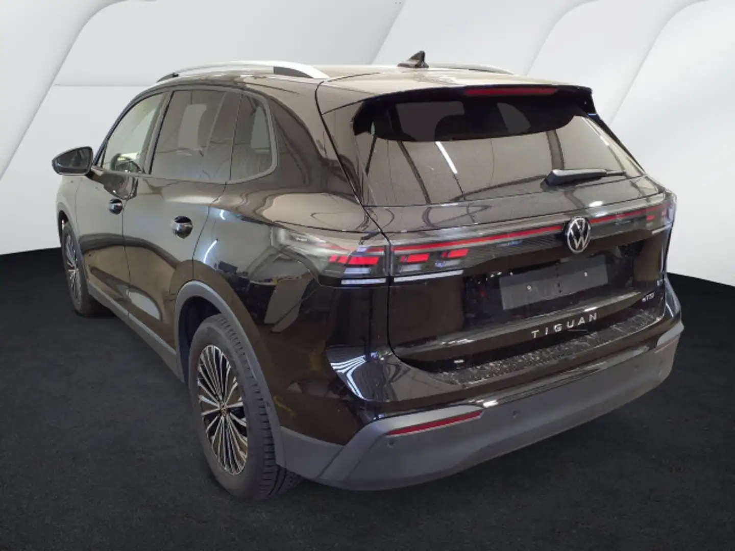 Volkswagen Tiguan 1.5 eTSI Life Navi AHK Sprachassistent Sp Schwarz - 2