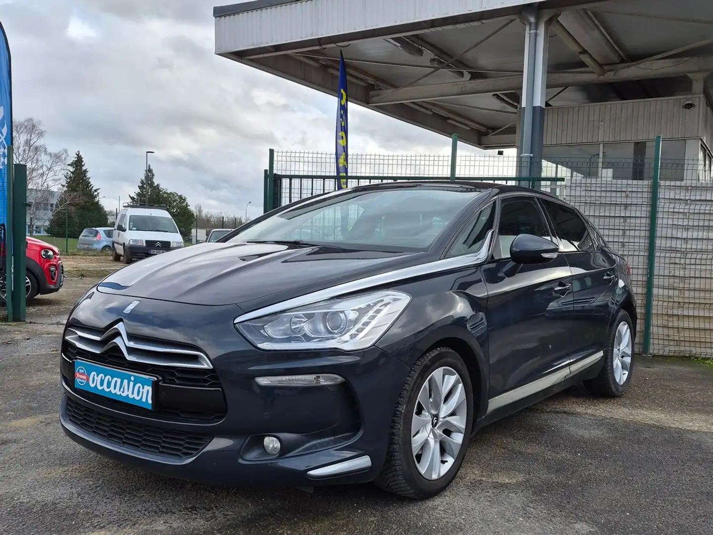 Citroen DS5 e-HDI 115 EXECUTIVE BMP6 Gris - 1