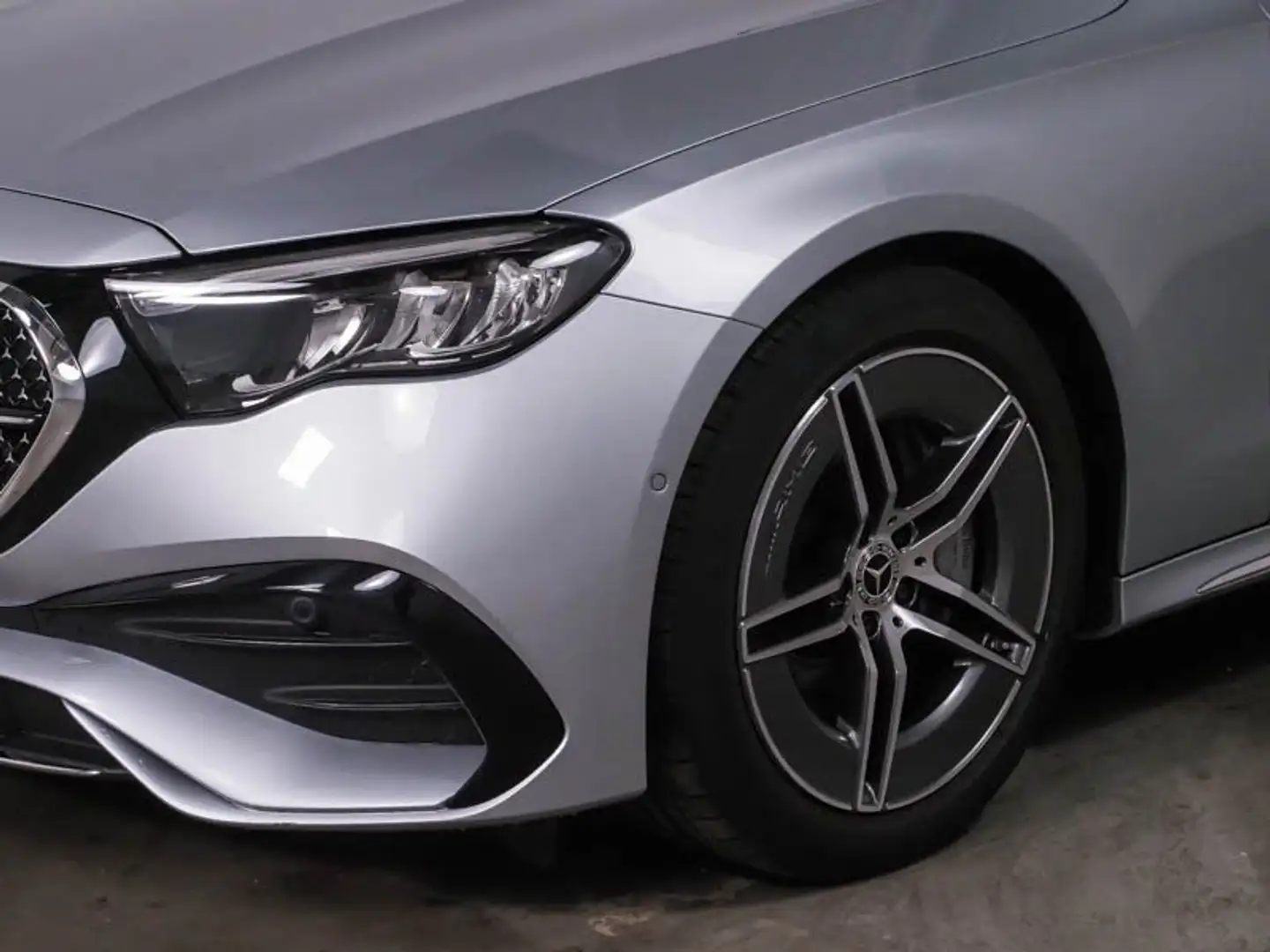 Mercedes-Benz E 200 AMG Advanced/AHK/Distronic/Kamera Silber - 2