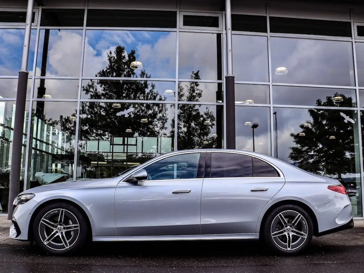Mercedes-Benz E 200 AMG Advanced/AHK/Distronic/Kamera Silber - 2