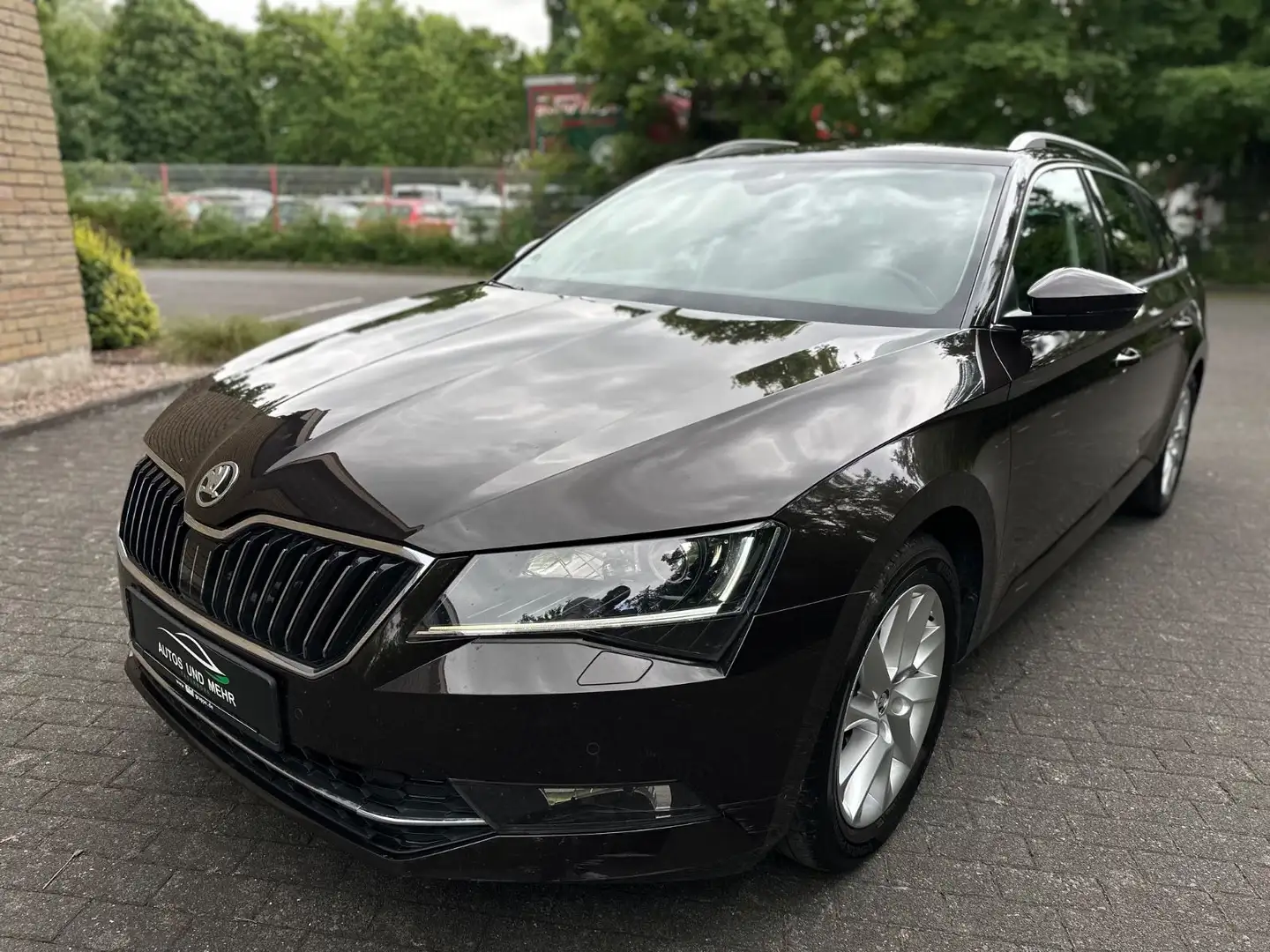 Skoda Superb Combi Style Braun - 1