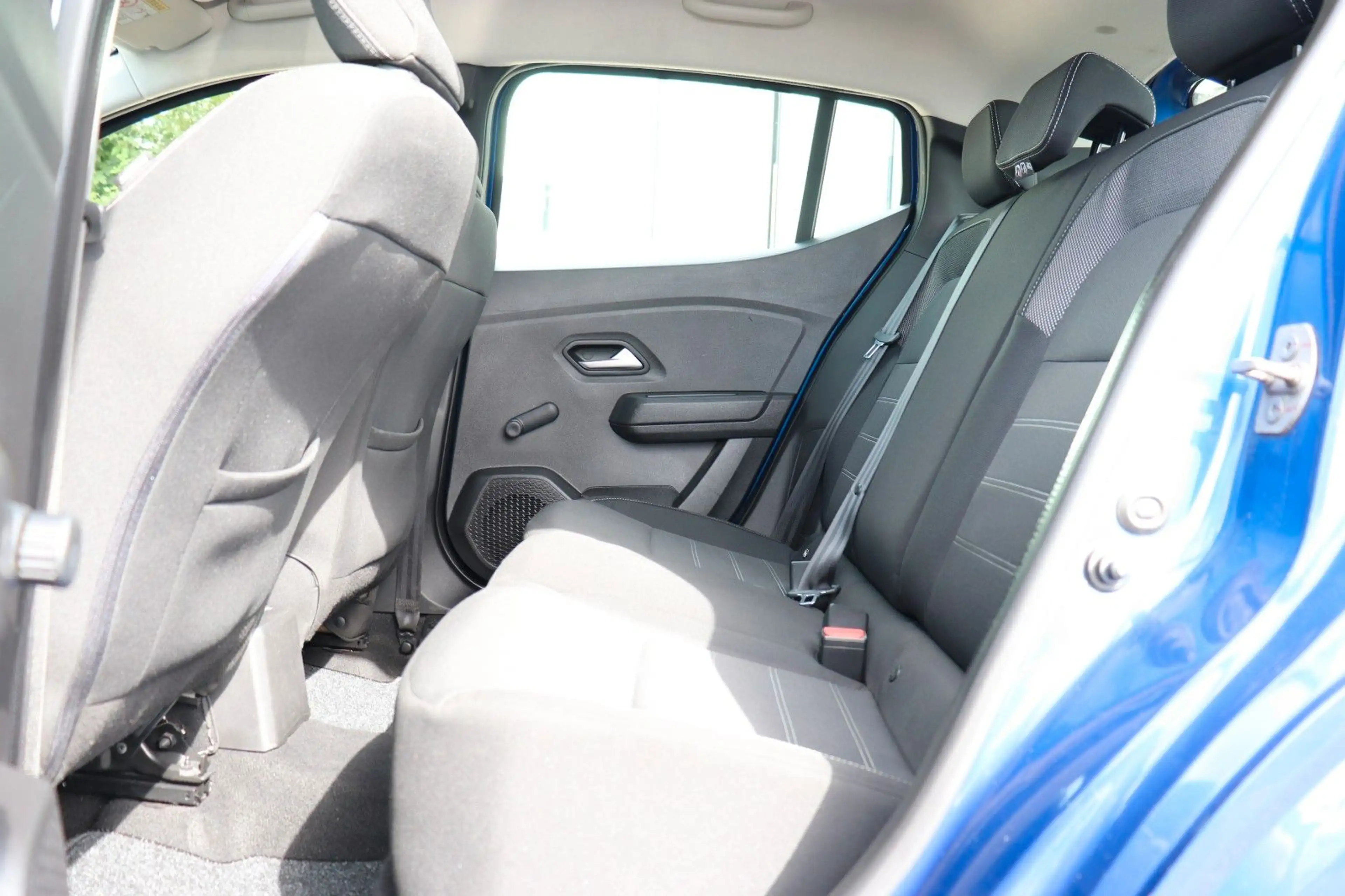 Dacia Sandero III Comfort, PDC v. u. h., Android Apple — photo 11