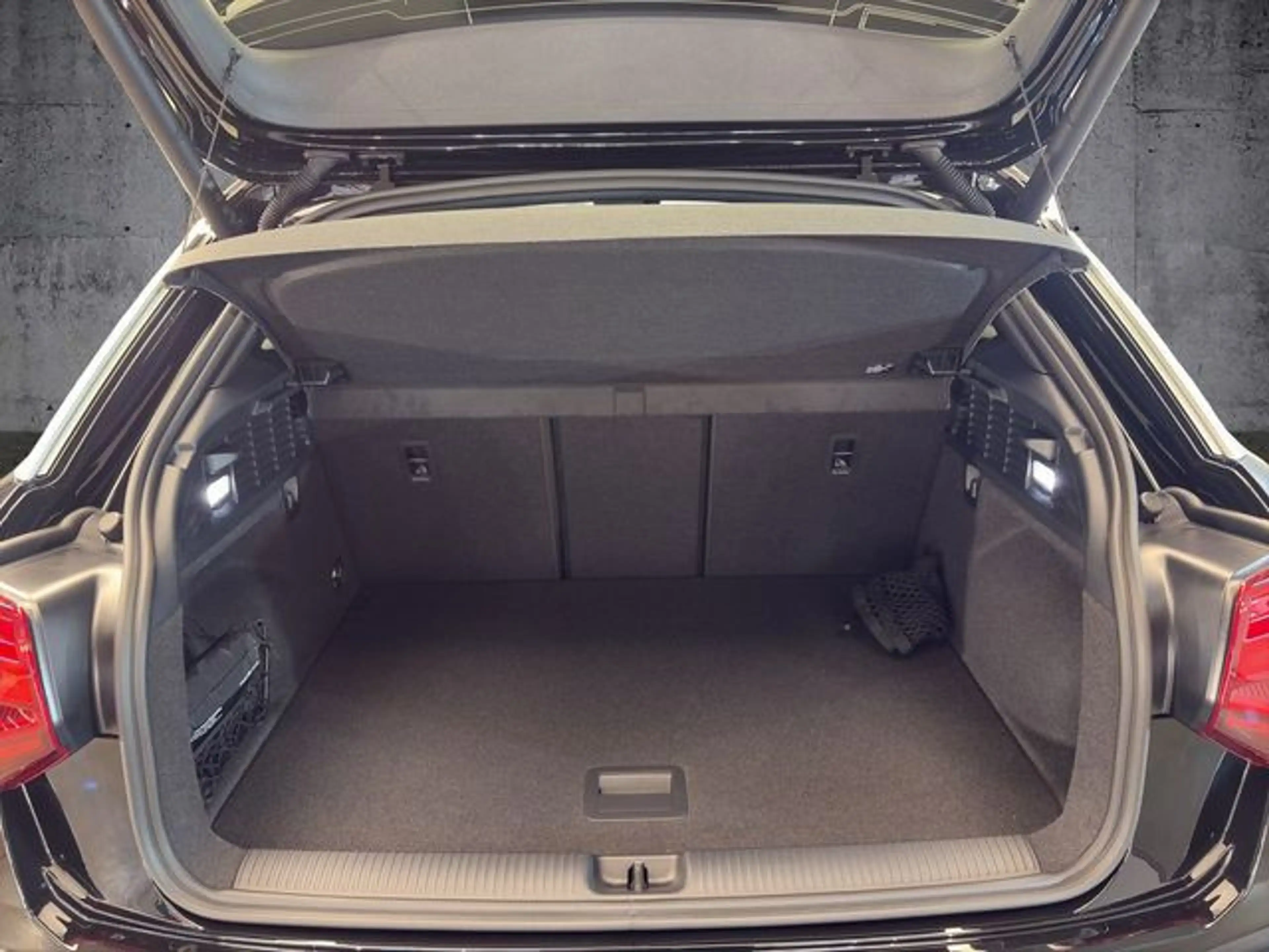 Audi SQ2 TFSI 221300 kWPS S tronic AHK/Pano/Sonos — photo 13