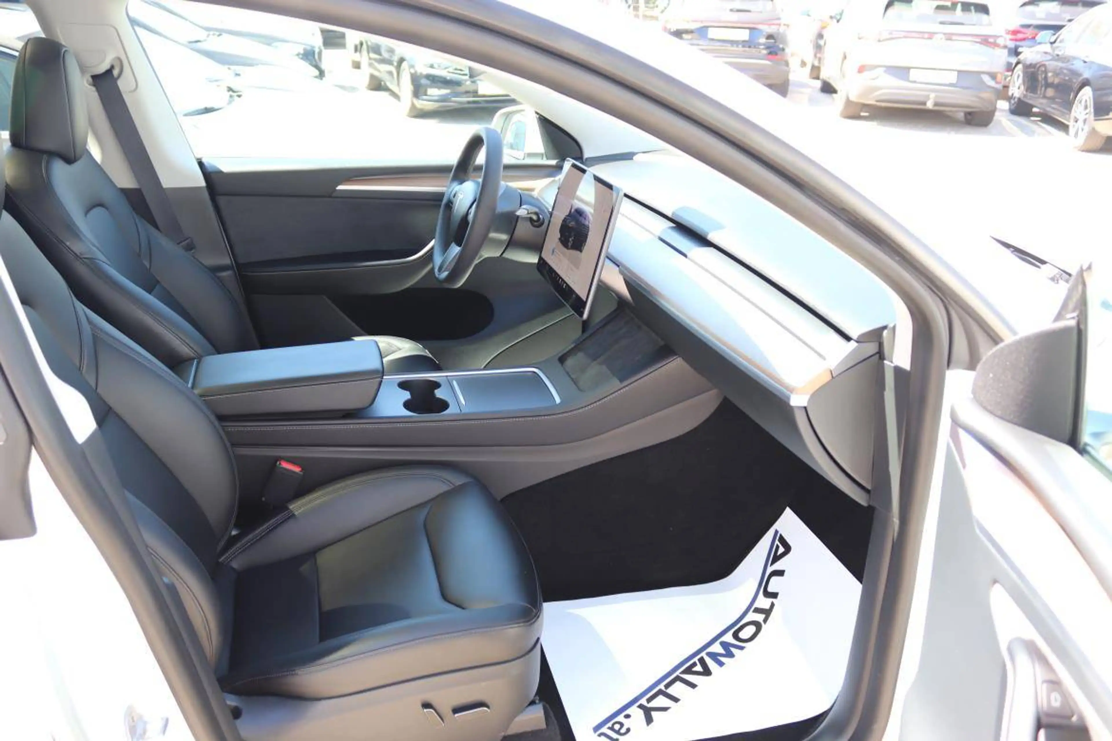 Tesla Model Y Long Range Dual AWD 79kWh — photo 9