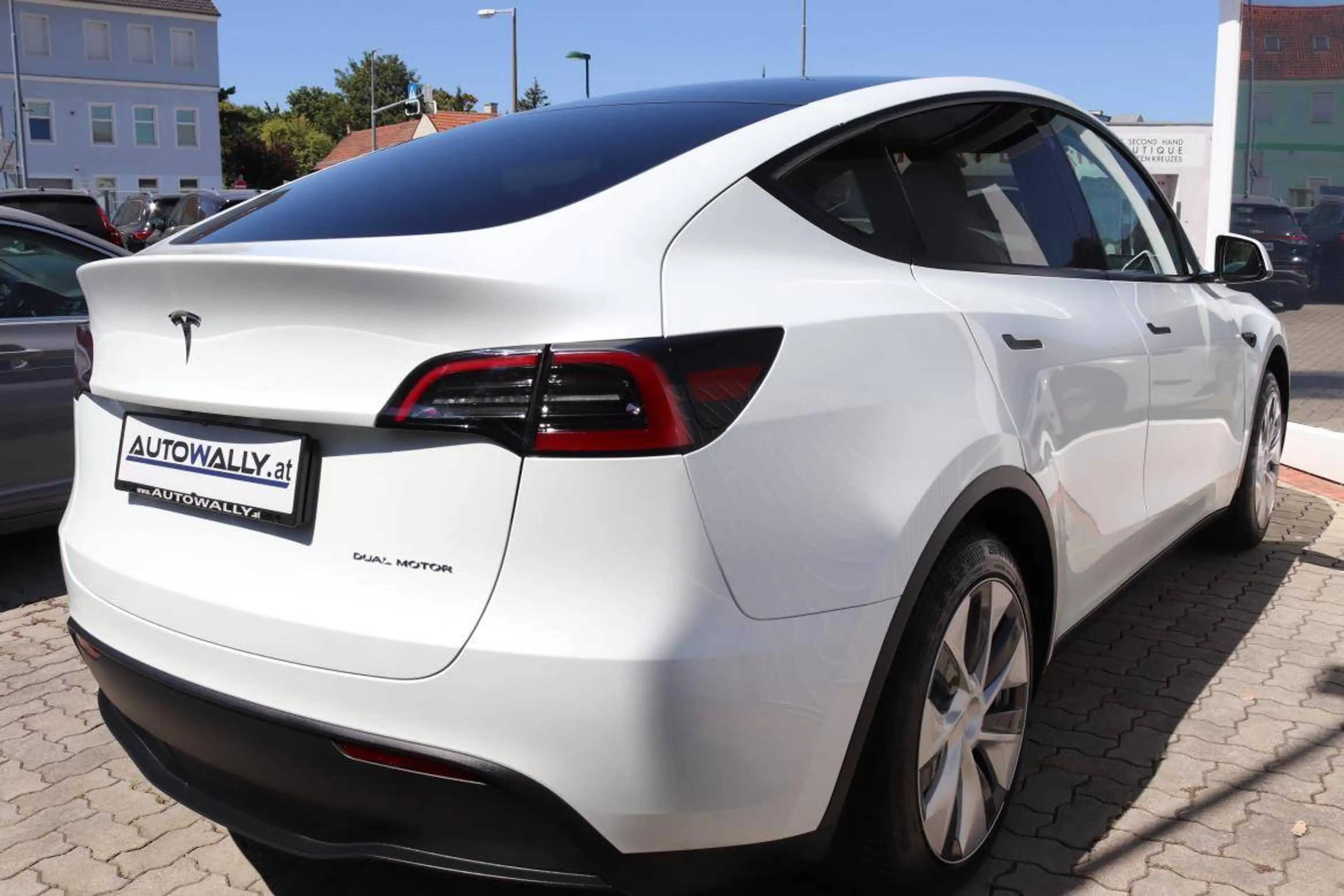 Tesla Model Y Long Range Dual AWD 79kWh — photo 3