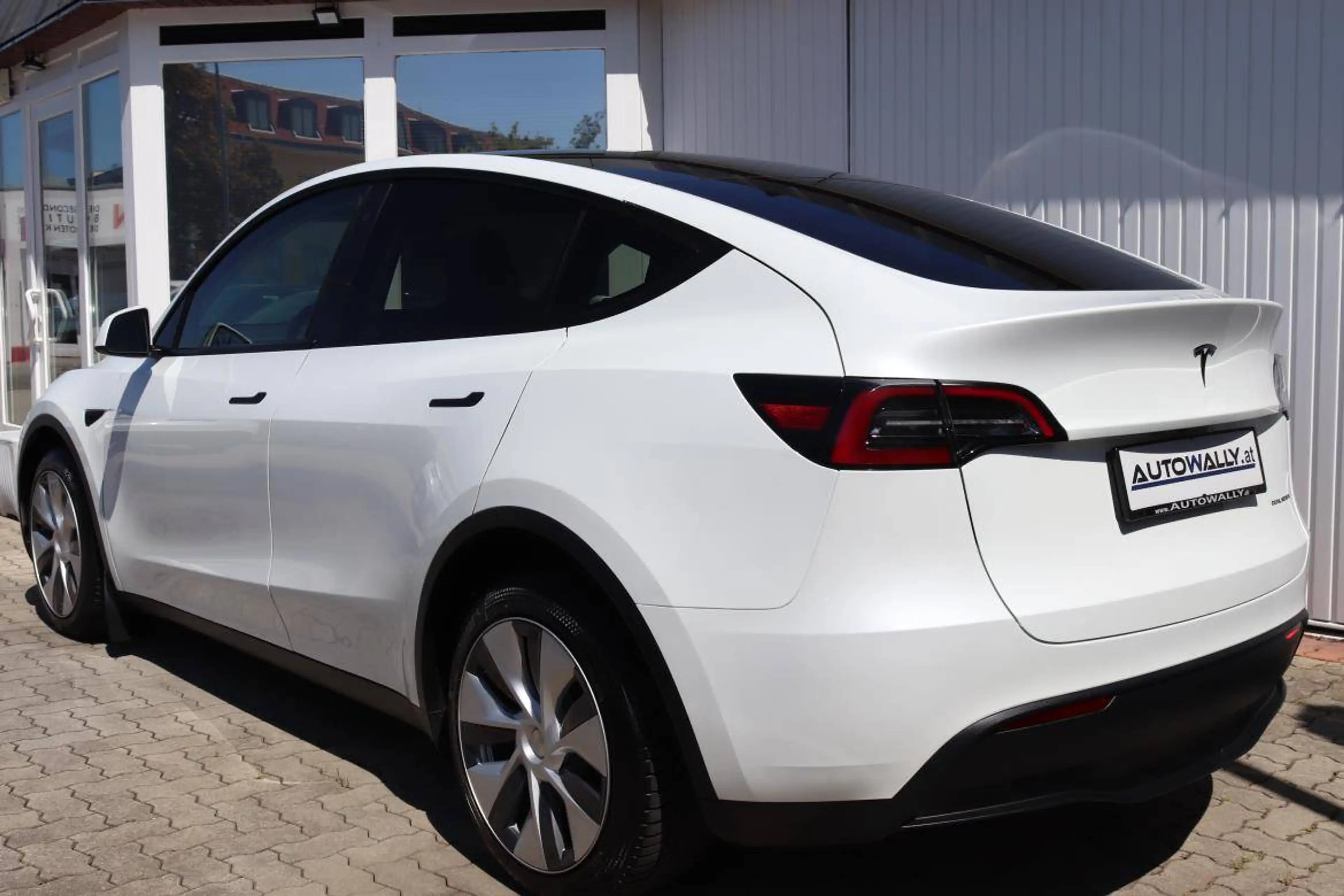 Tesla Model Y Long Range Dual AWD 79kWh — photo 2