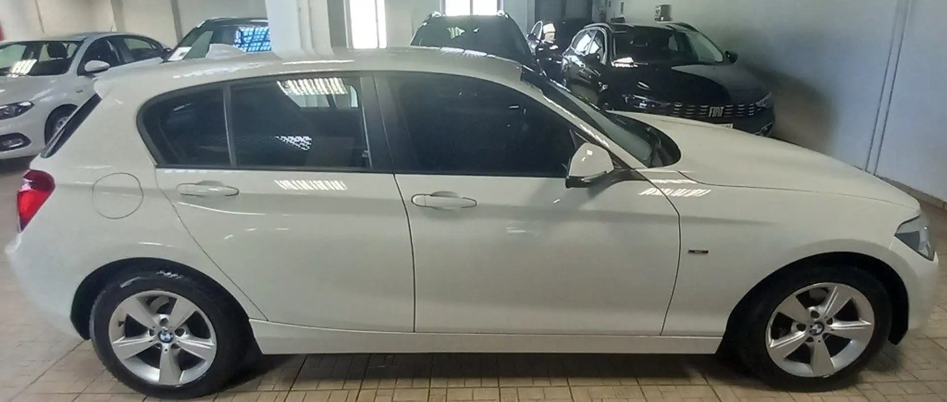 BMW 116 i 5p. Sport Automatica Bianco - 2