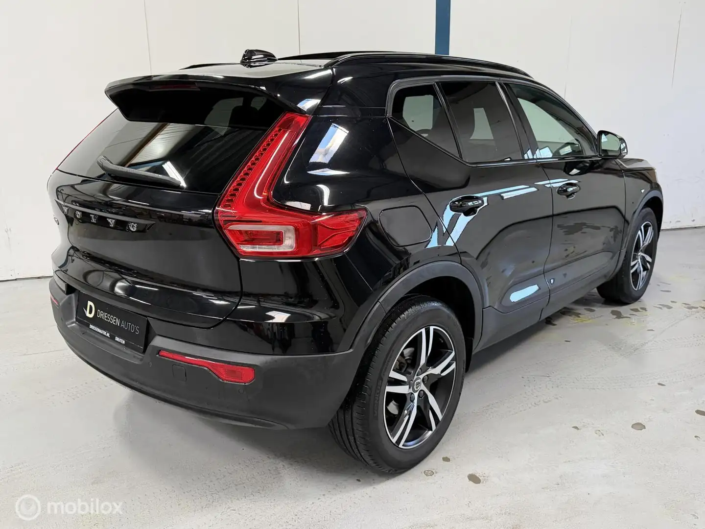 Volvo XC40 1.5 T3 R-Design PANO / 360 / 1E EIGENAAR Schwarz - 2