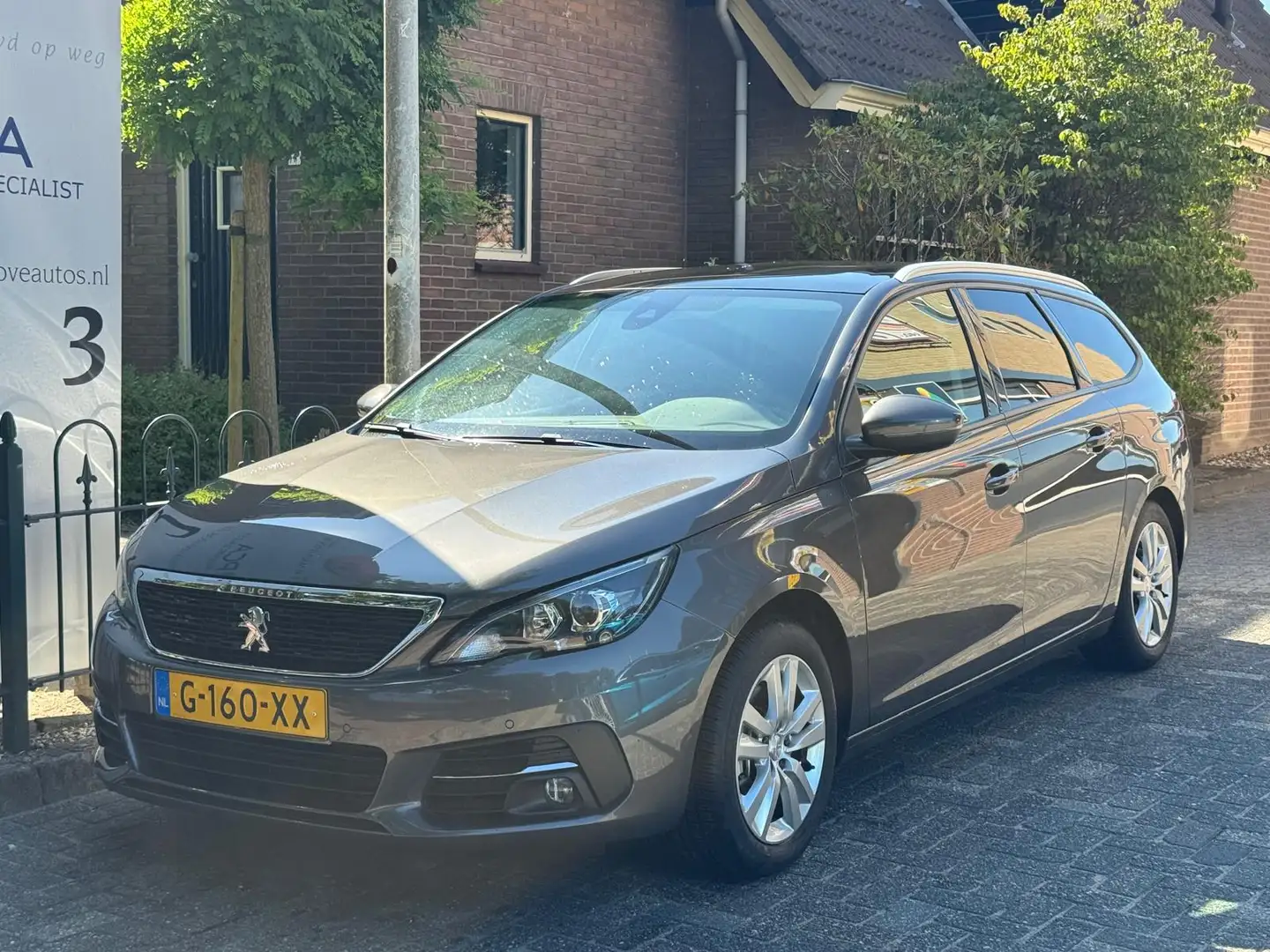 Peugeot 308 SW 1.2 PureTech Blue Lease Executive Airco/Navi/Li Grijs - 2