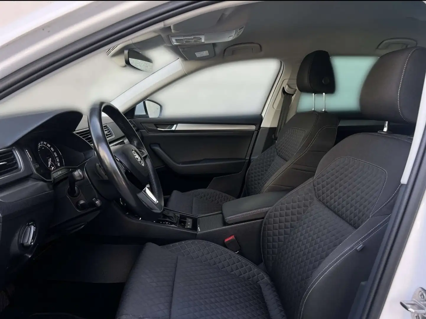 Skoda Superb Kombi 2,0 TDI Style DSG TÜV Neu - 1
