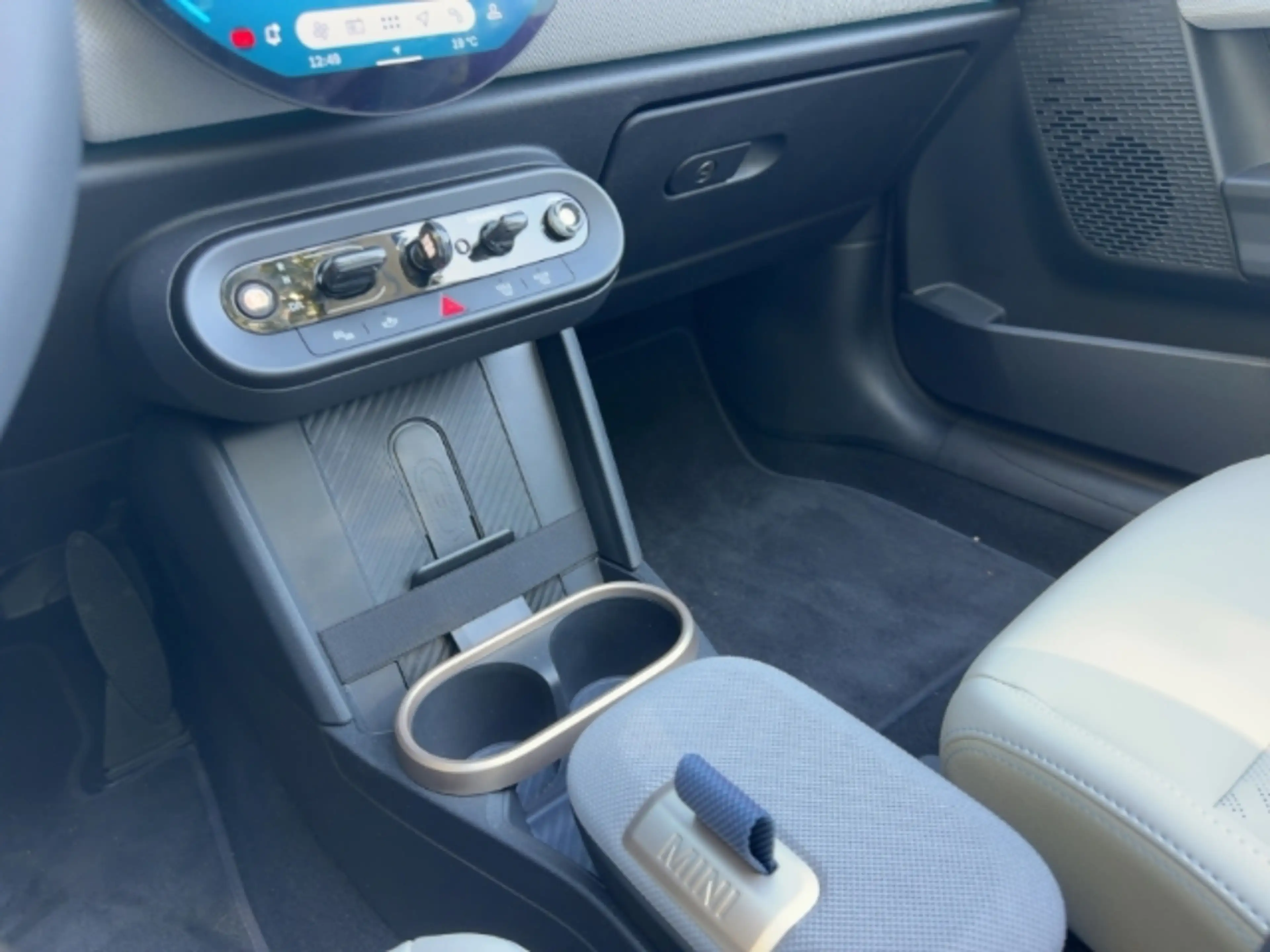 MINI Cooper S Cabrio HUD Navi HarmanKardon LED Kurvenlicht Mehrzonenkli — photo 11
