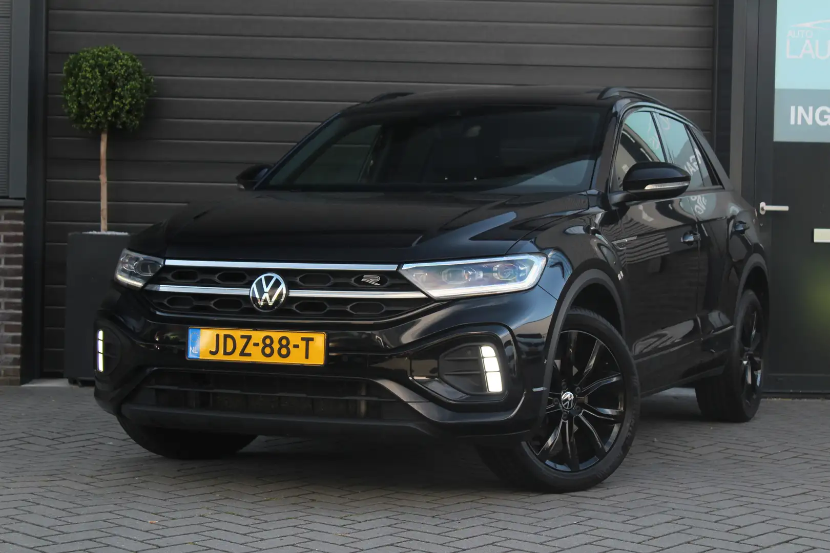 Volkswagen T-Roc 1.5 TSI R-Line Business+ | Pano | 18" L.M. | Clima Nero - 1