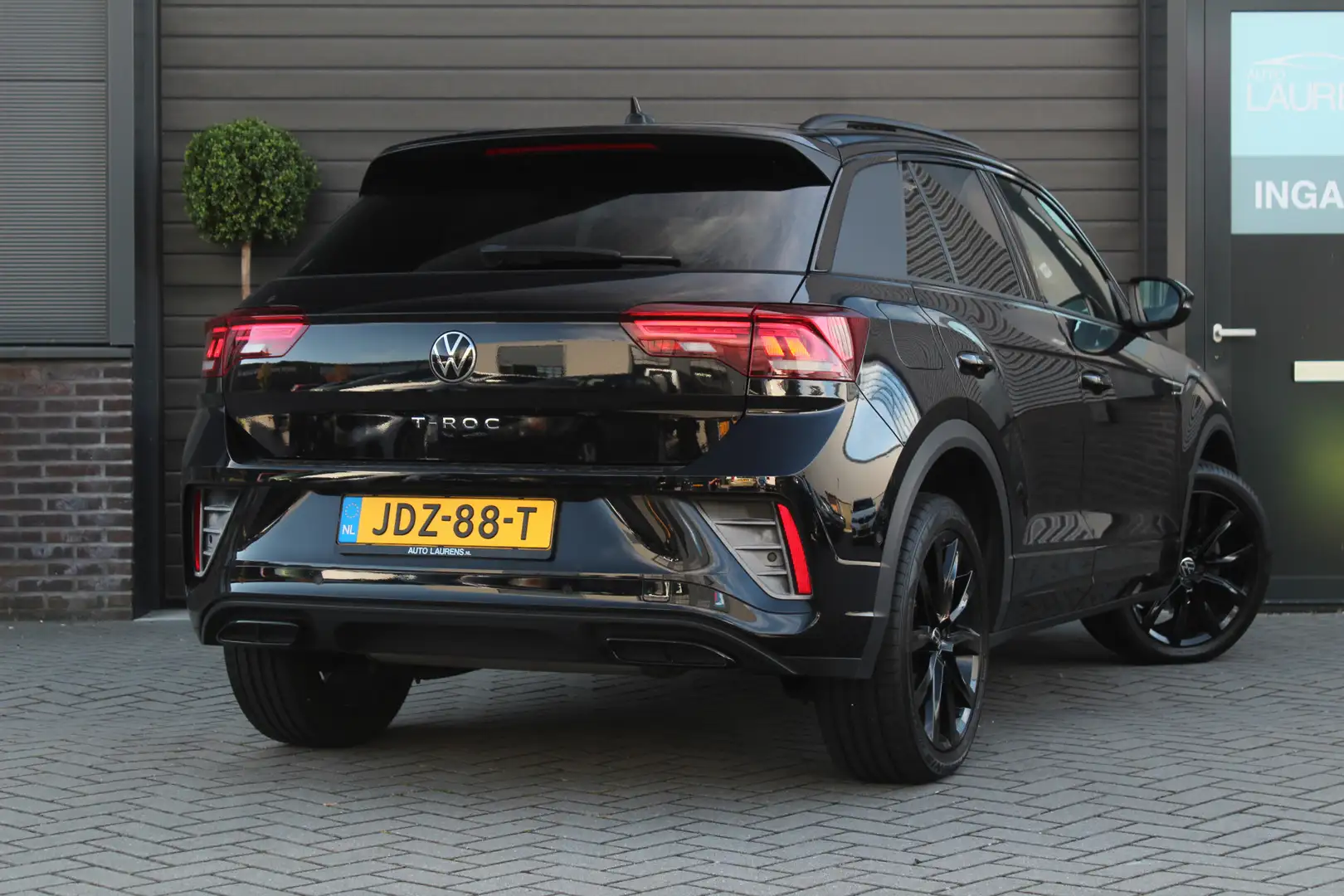 Volkswagen T-Roc 1.5 TSI R-Line Business+ | Pano | 18" L.M. | Clima Nero - 2