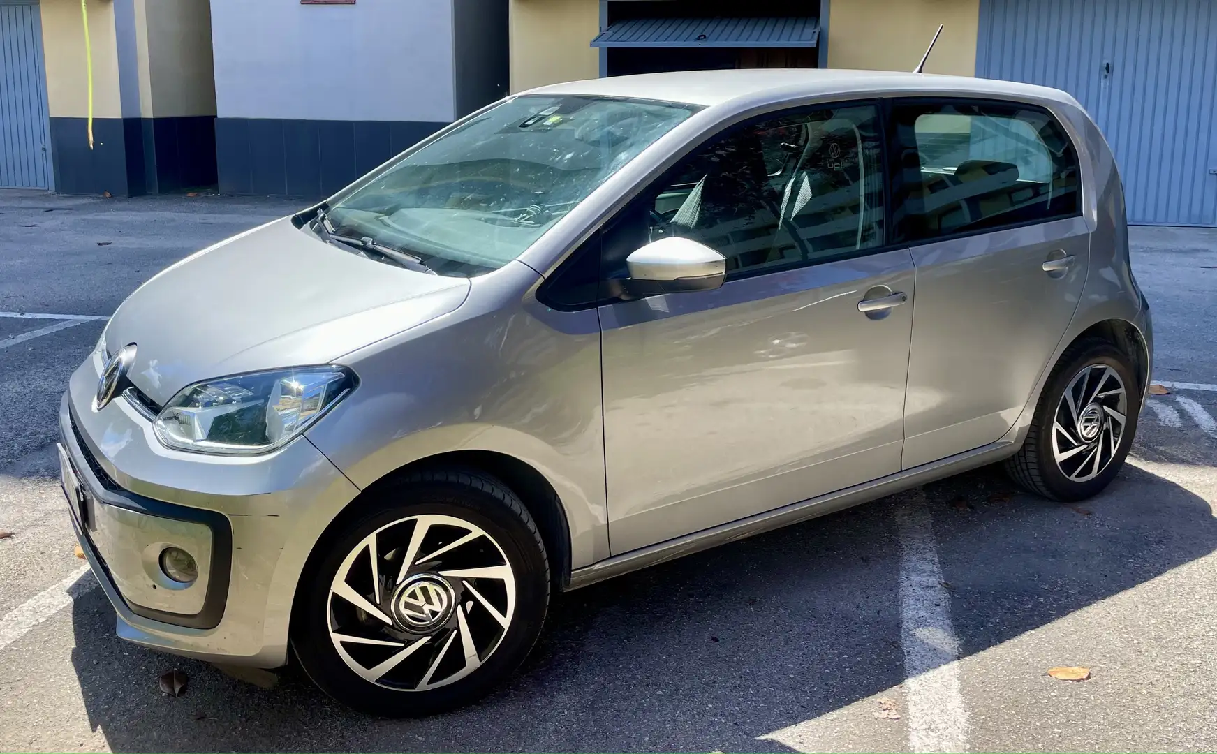 Volkswagen up! Eco High Up! BlueMotion Tech 1.0 Metano 68 CV Plateado - 2