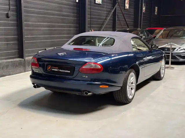 Jaguar XK8 view 6