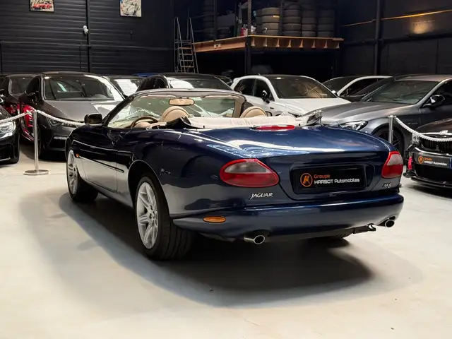 Jaguar XK8 view 4