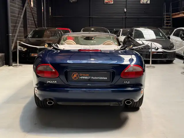 Jaguar XK8 view 5