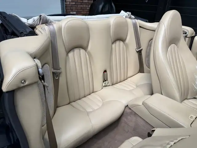 Jaguar XK8 view 11