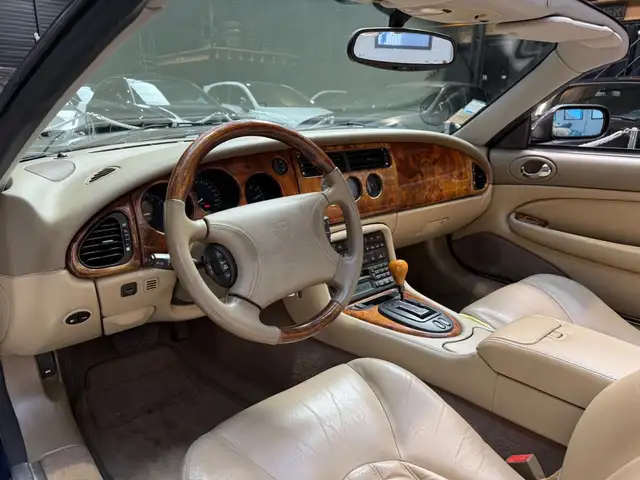 Jaguar XK8 view 9
