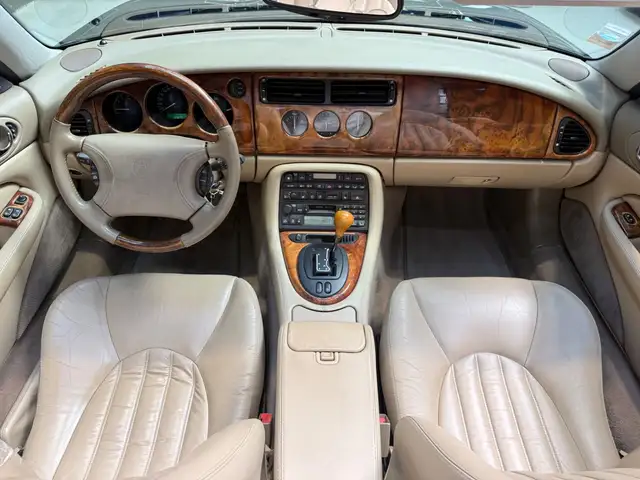 Jaguar XK8 view 15