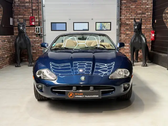 Jaguar XK8 view 2