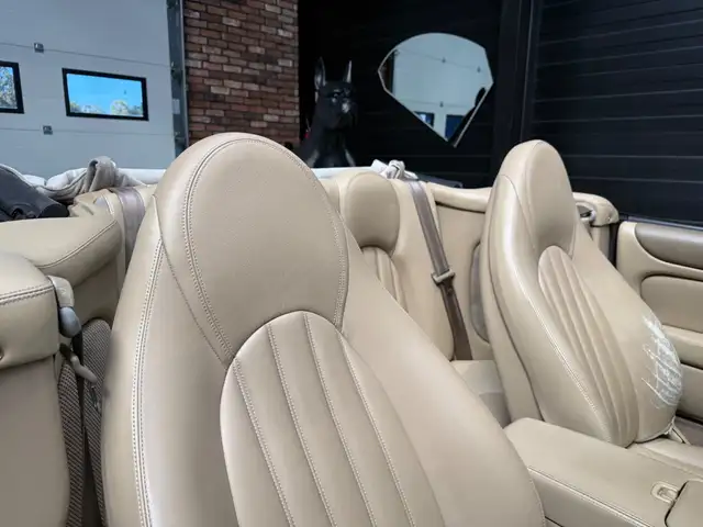 Jaguar XK8 view 13