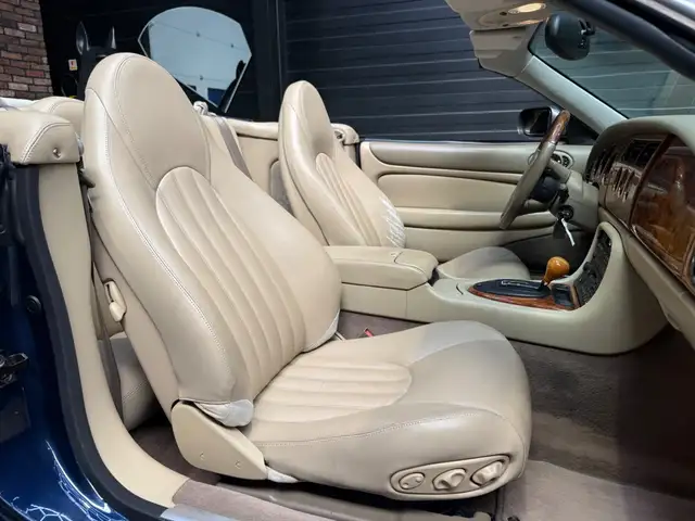 Jaguar XK8 view 12