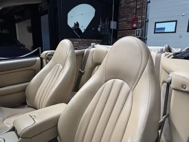 Jaguar XK8 view 8