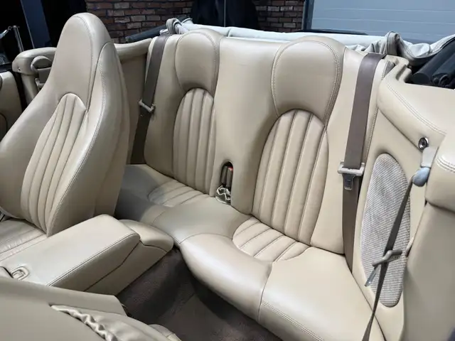 Jaguar XK8 view 10