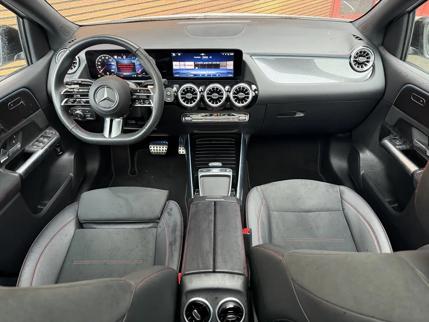 Mercedes-Benz B 180 AMG Line Panodak / Navi / Clima / Sfeer / Comforts Wit - 2