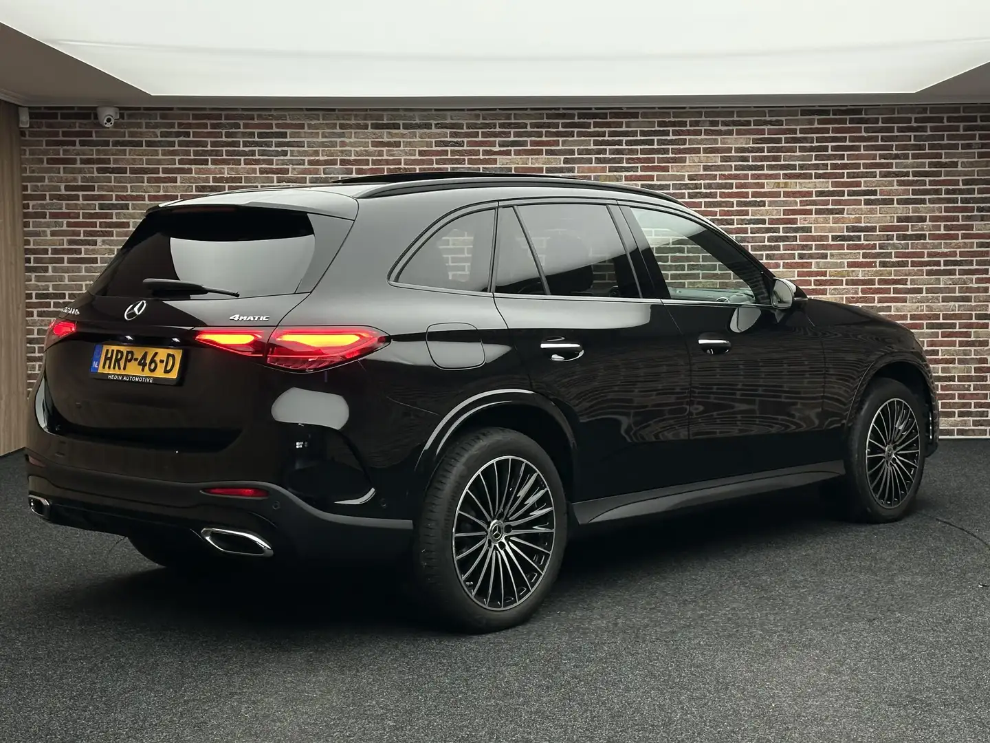 Mercedes-Benz GLC 400 400e 4MATIC AMG Line Panorama Memory Headup Zwart - 2