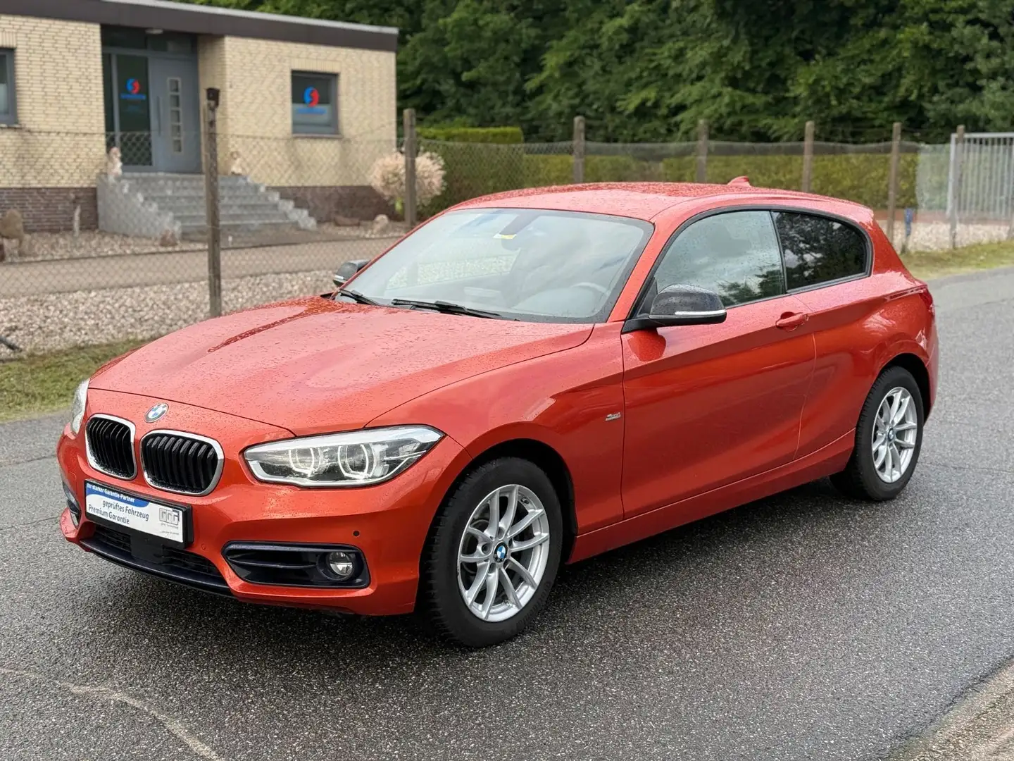 BMW 120 i Sport Line *AUT.*NAVI*LED*PDC*GARANTIE* Orange - 2